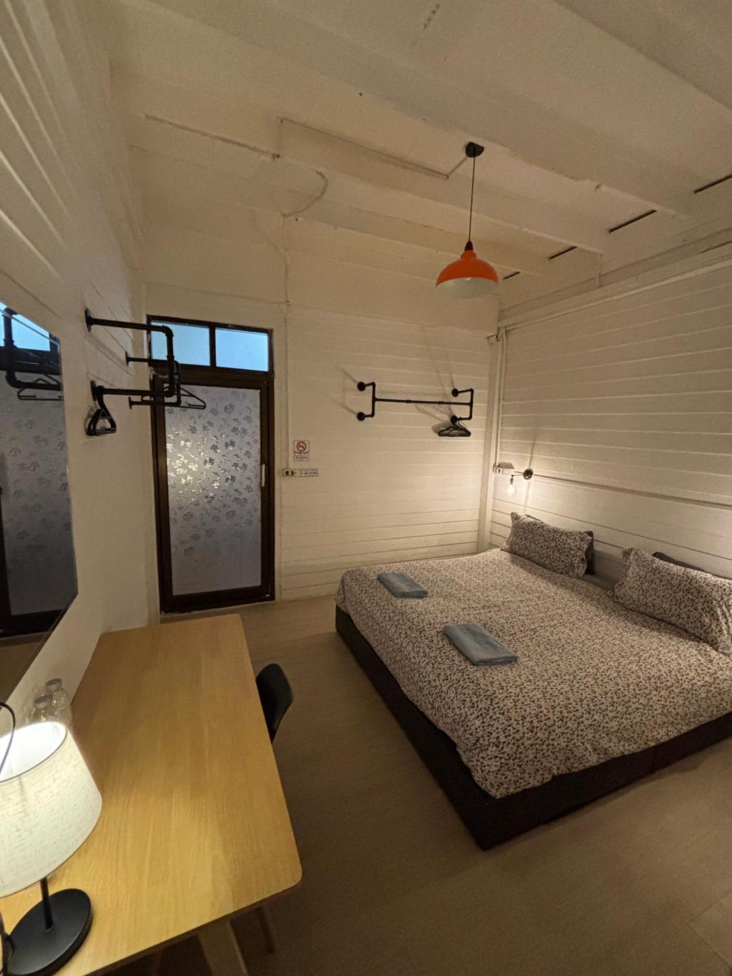 La Hotel *