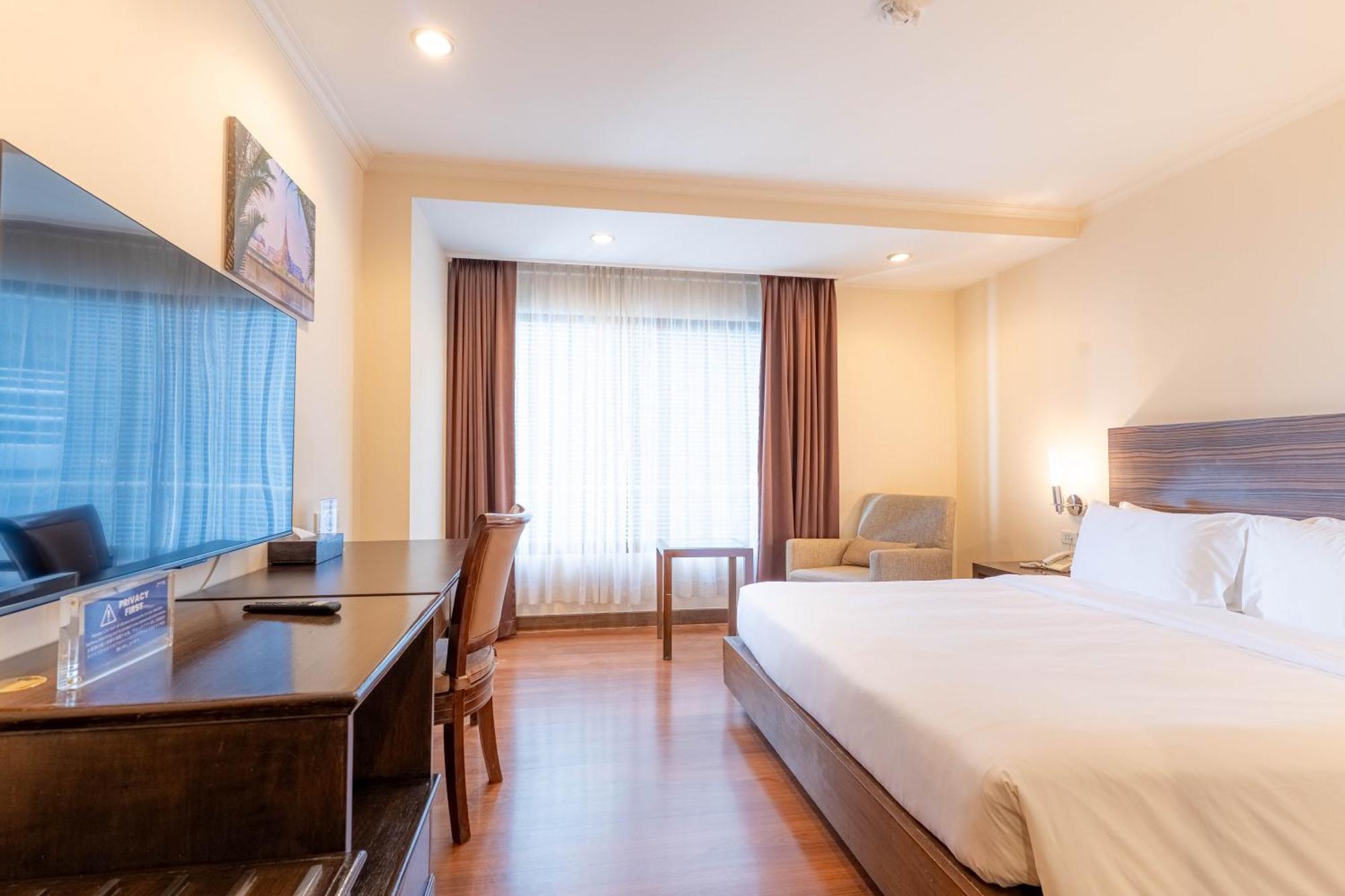 Hotel Journeyhub Sukhumvit 26, - Formerly St
