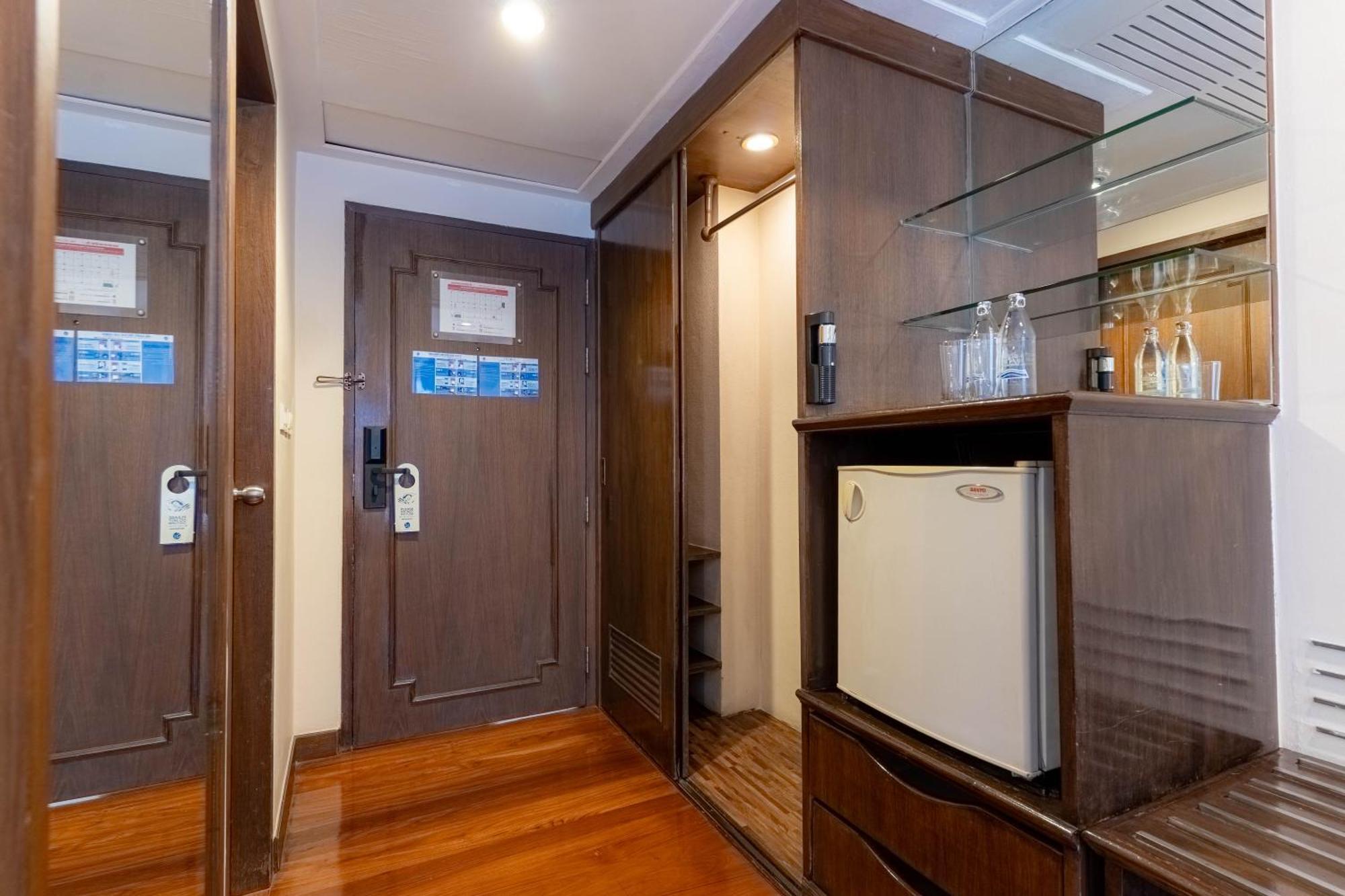 Journeyhub Sukhumvit 26, - Formerly St Hotel Bangkok