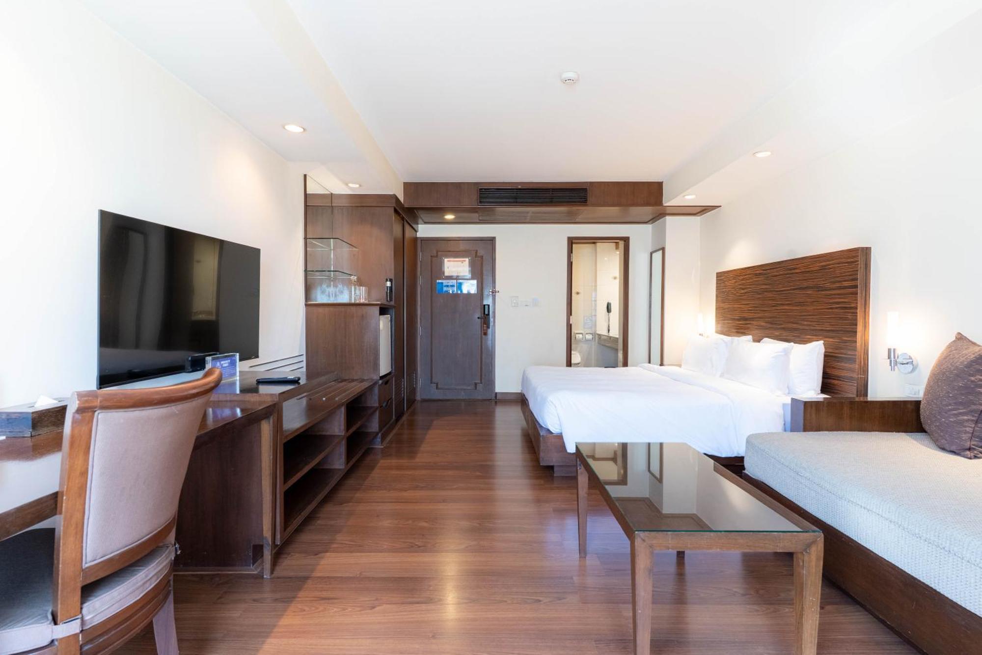 Hotel Journeyhub Sukhumvit 26, - Formerly St 4*