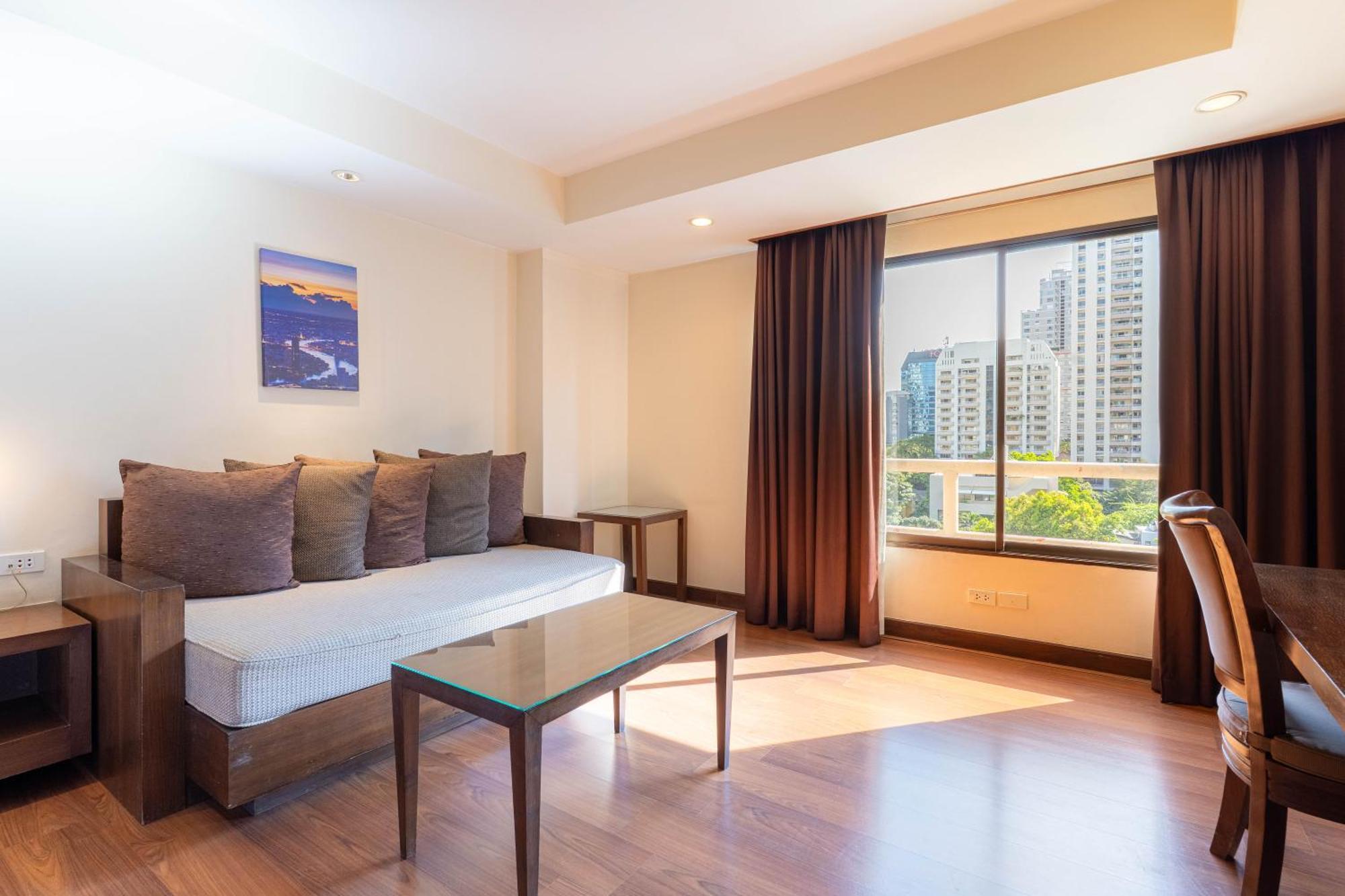 Hotel Journeyhub Sukhumvit 26, - Formerly St 4*