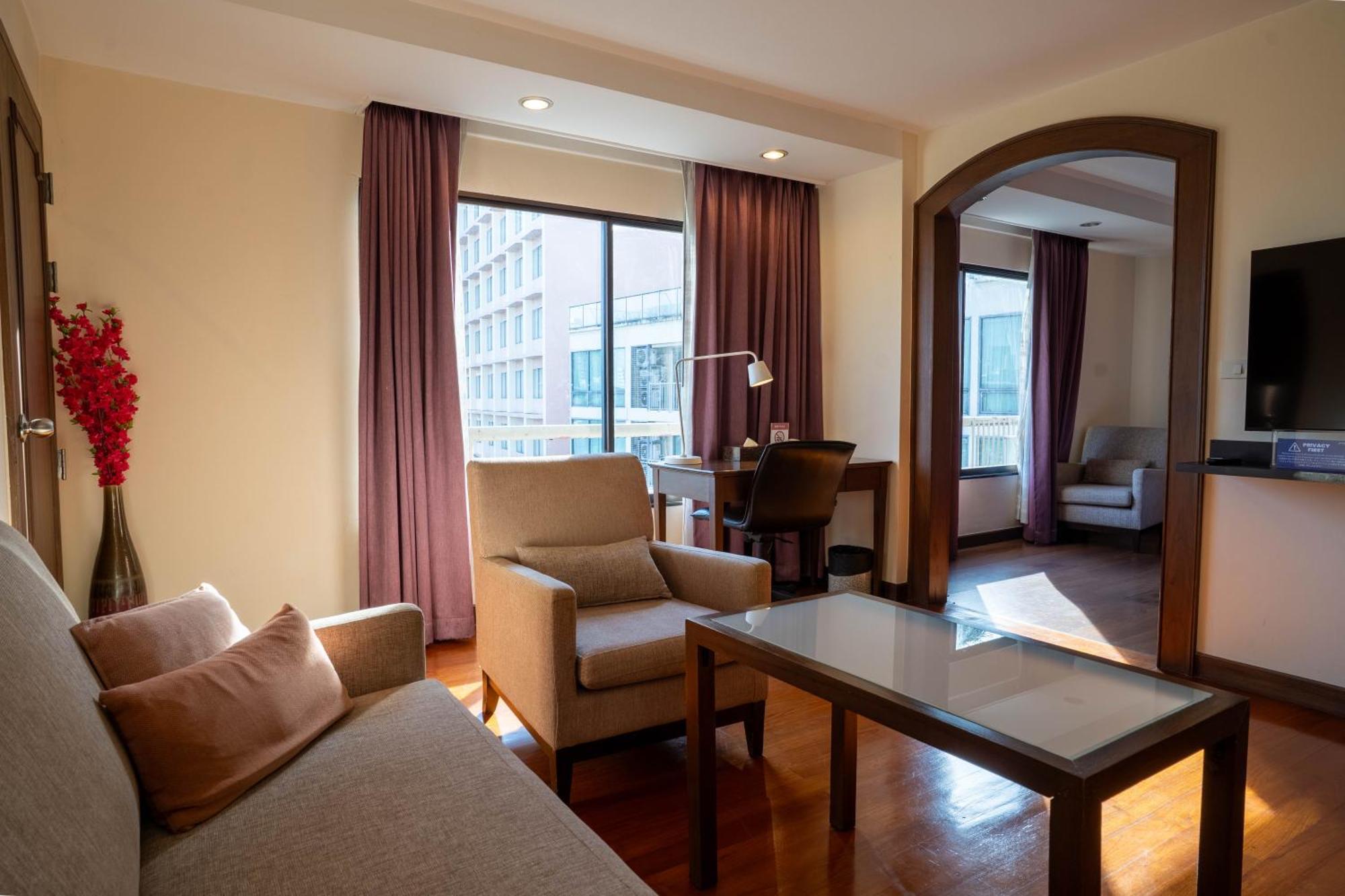 Journeyhub Sukhumvit 26, - Formerly St Hotel
