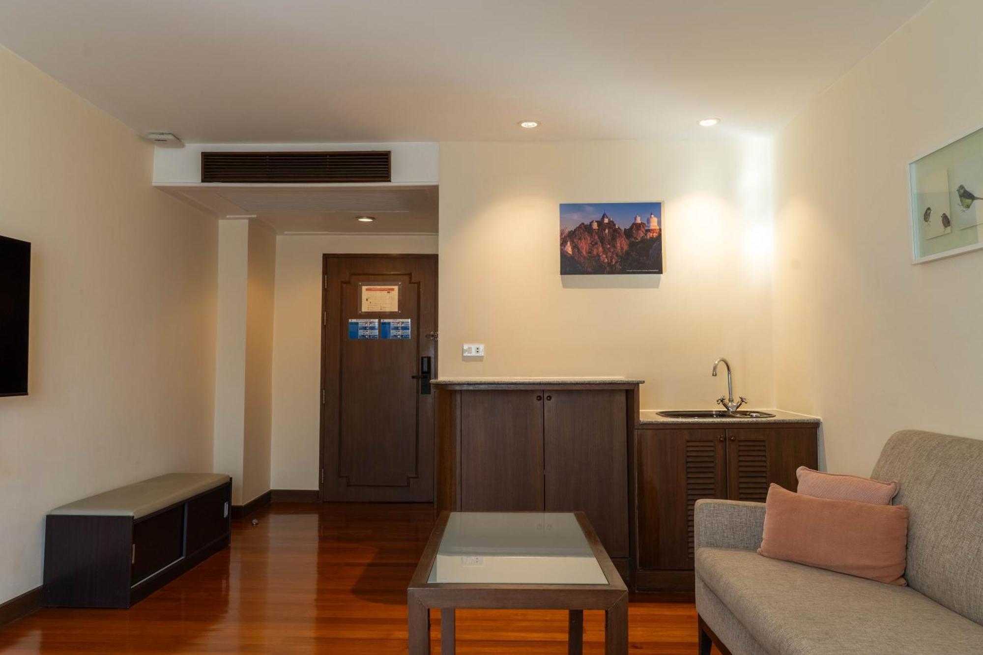 Journeyhub Sukhumvit 26, - Formerly St 4*