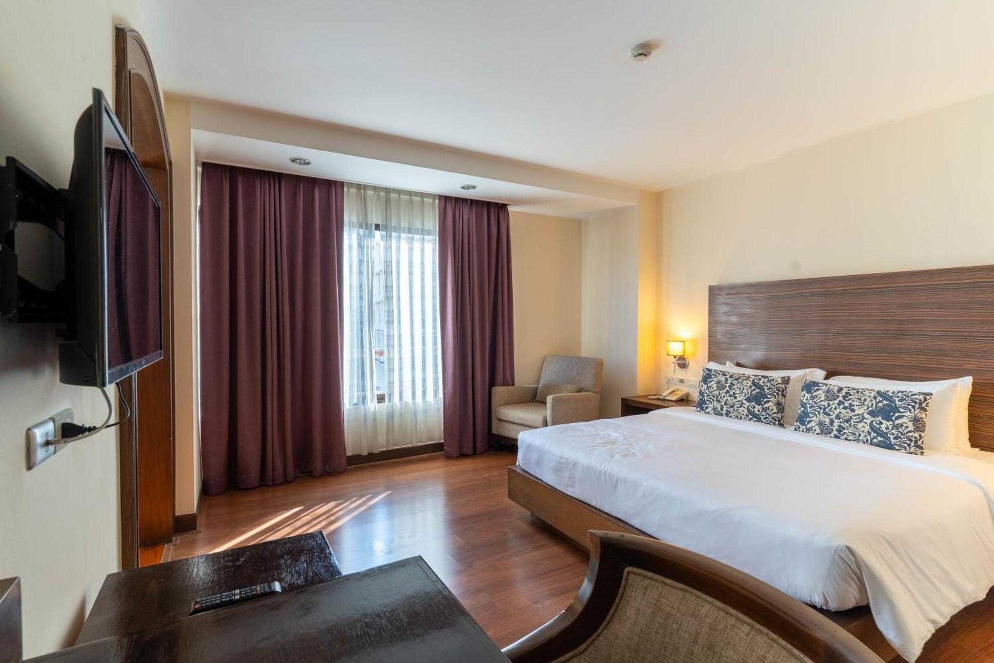 Hotel Journeyhub Sukhumvit 26, - Formerly St