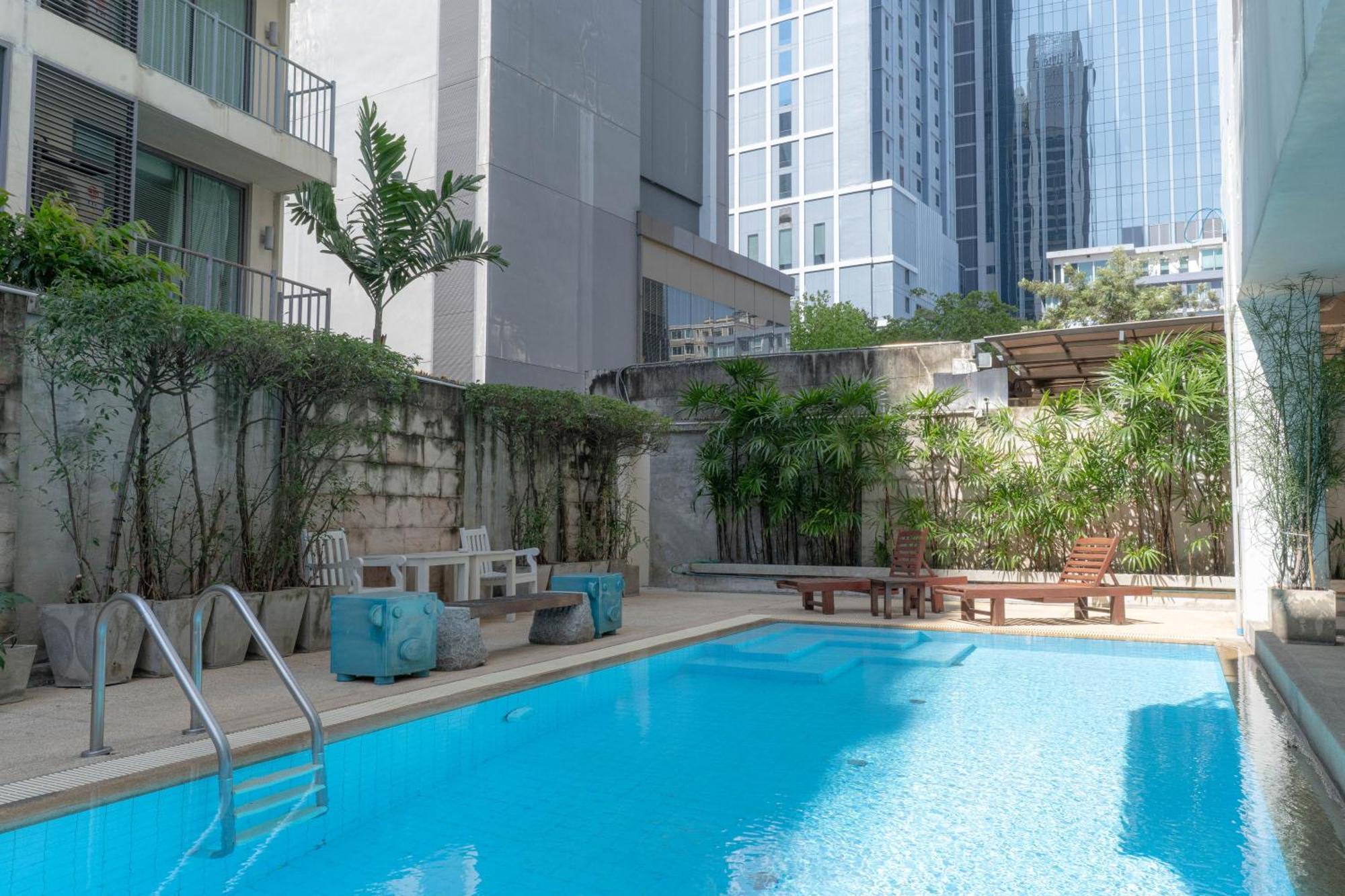 Journeyhub Sukhumvit 26, - Formerly St Hotel Bangkok