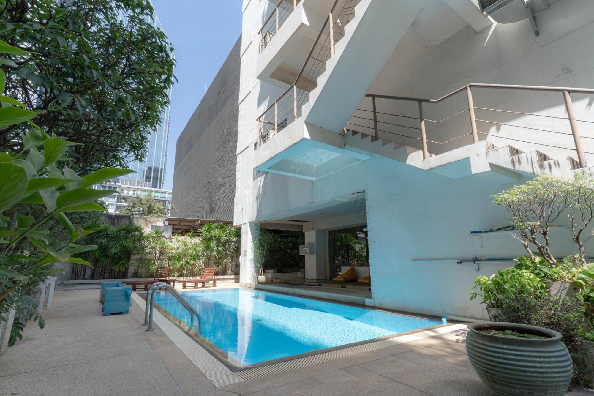 Hotel Journeyhub Sukhumvit 26, - Formerly St 4*