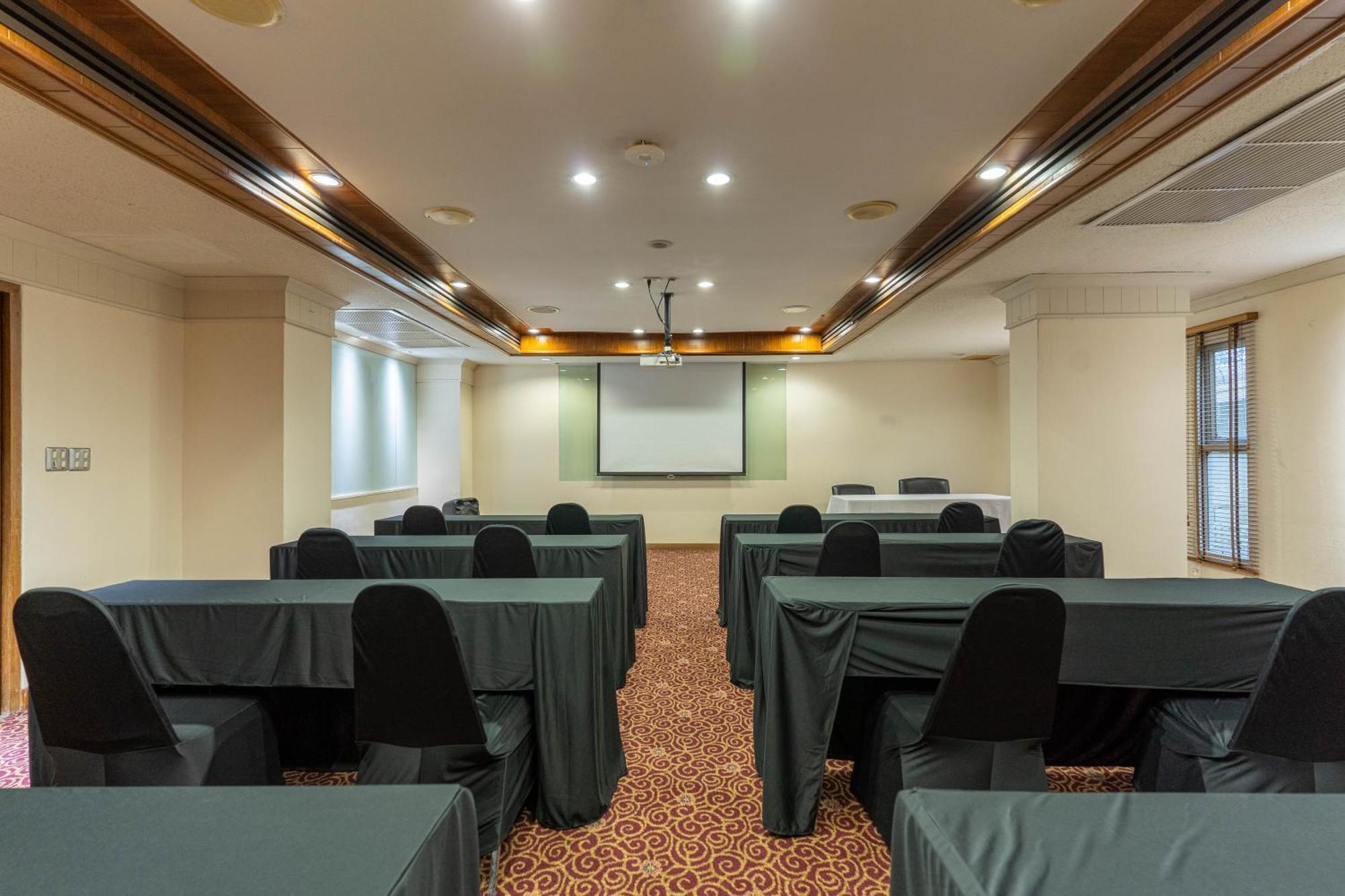 Hotel Journeyhub Sukhumvit 26, - Formerly St 4*