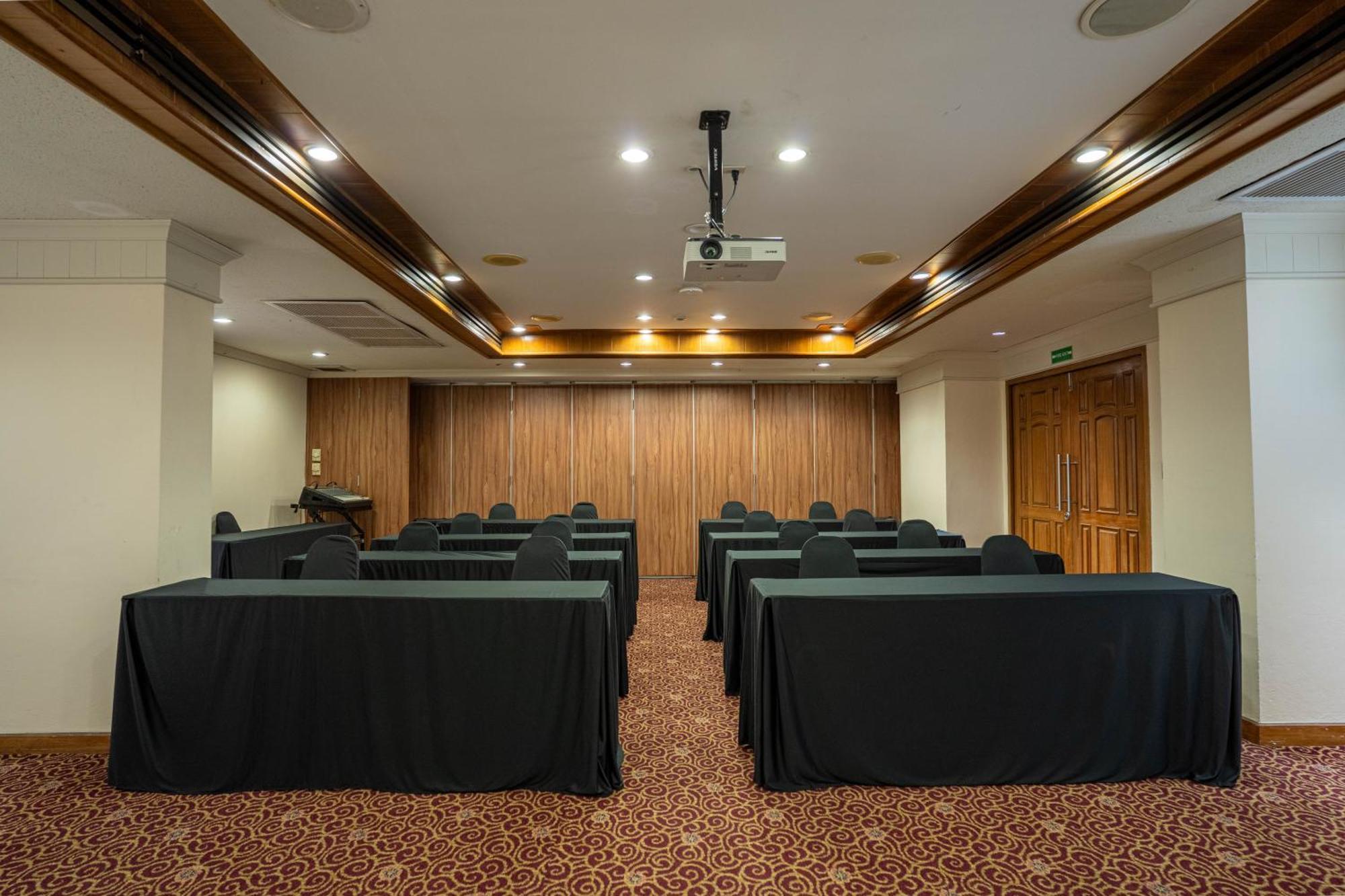 Journeyhub Sukhumvit 26, - Formerly St