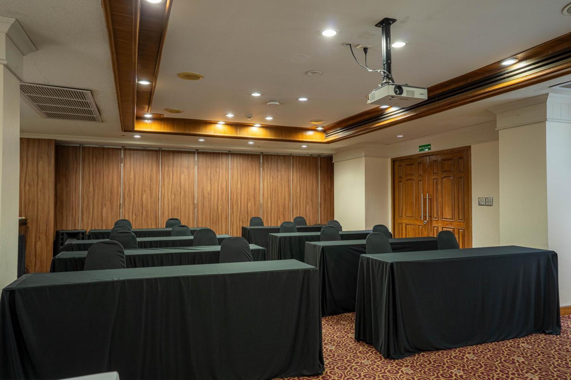 Journeyhub Sukhumvit 26, - Formerly St Hotel 4*