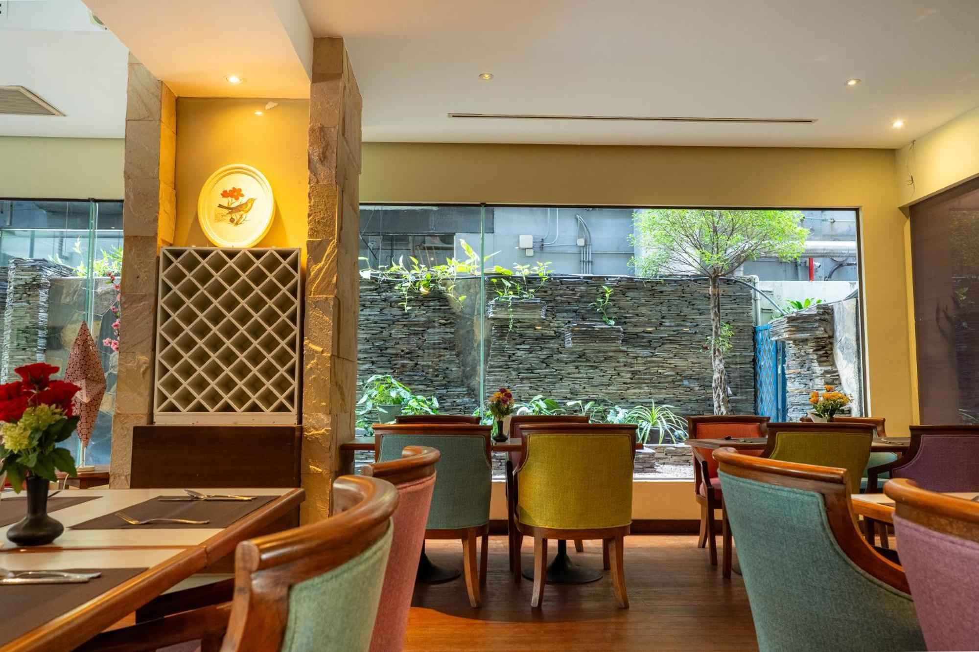 Hotel Journeyhub Sukhumvit 26, - Formerly St Bangkok