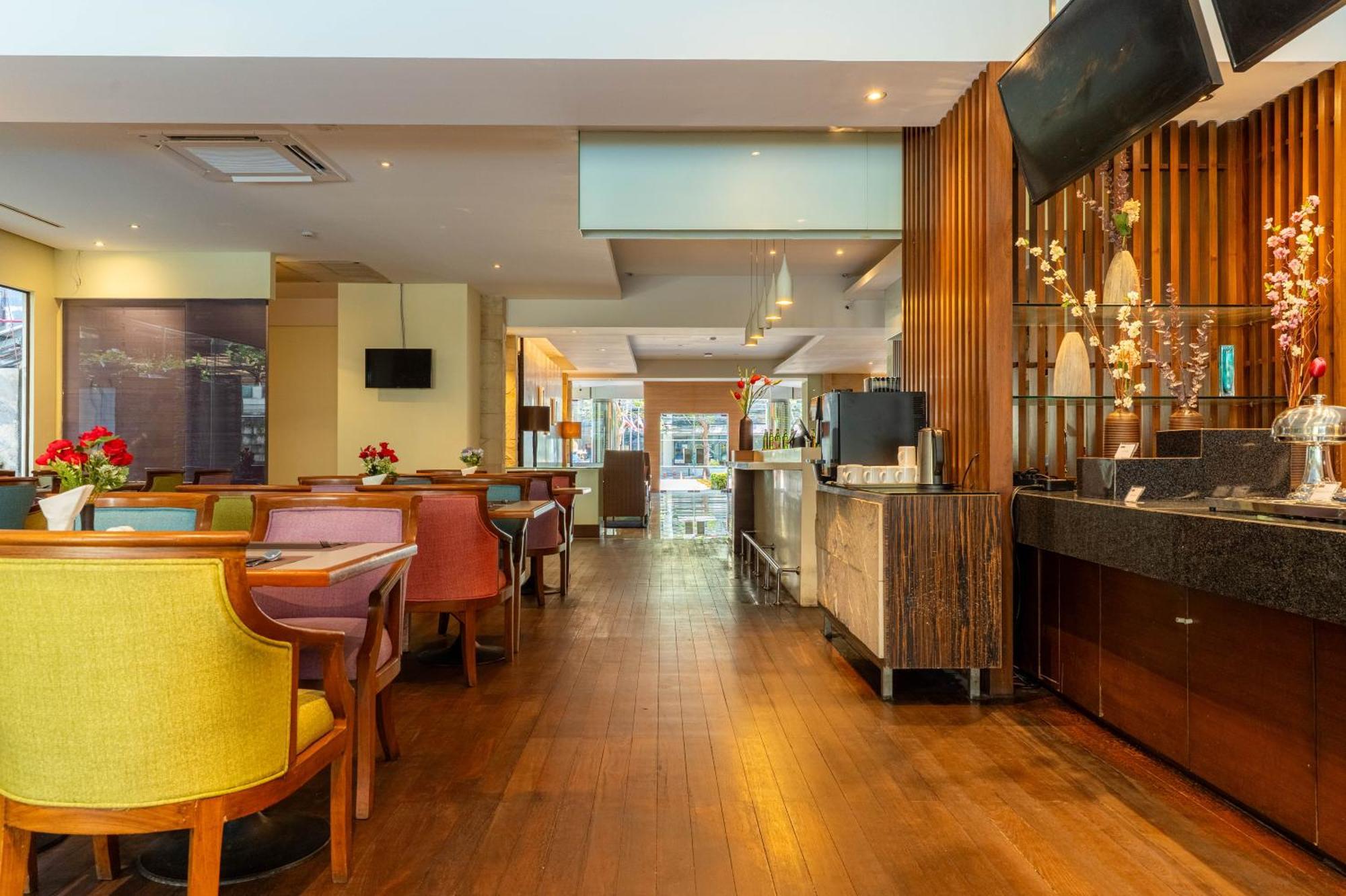 Journeyhub Sukhumvit 26, - Formerly St