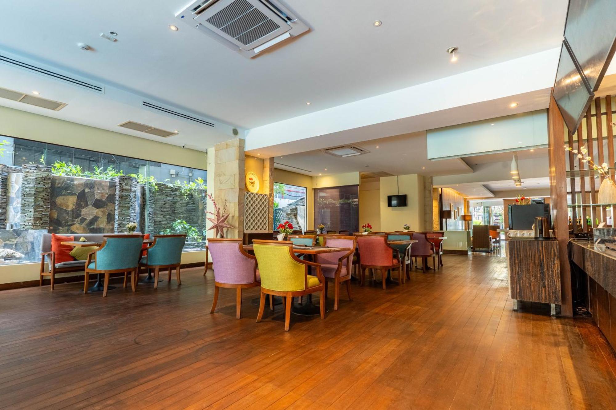 Hotel Journeyhub Sukhumvit 26, - Formerly St