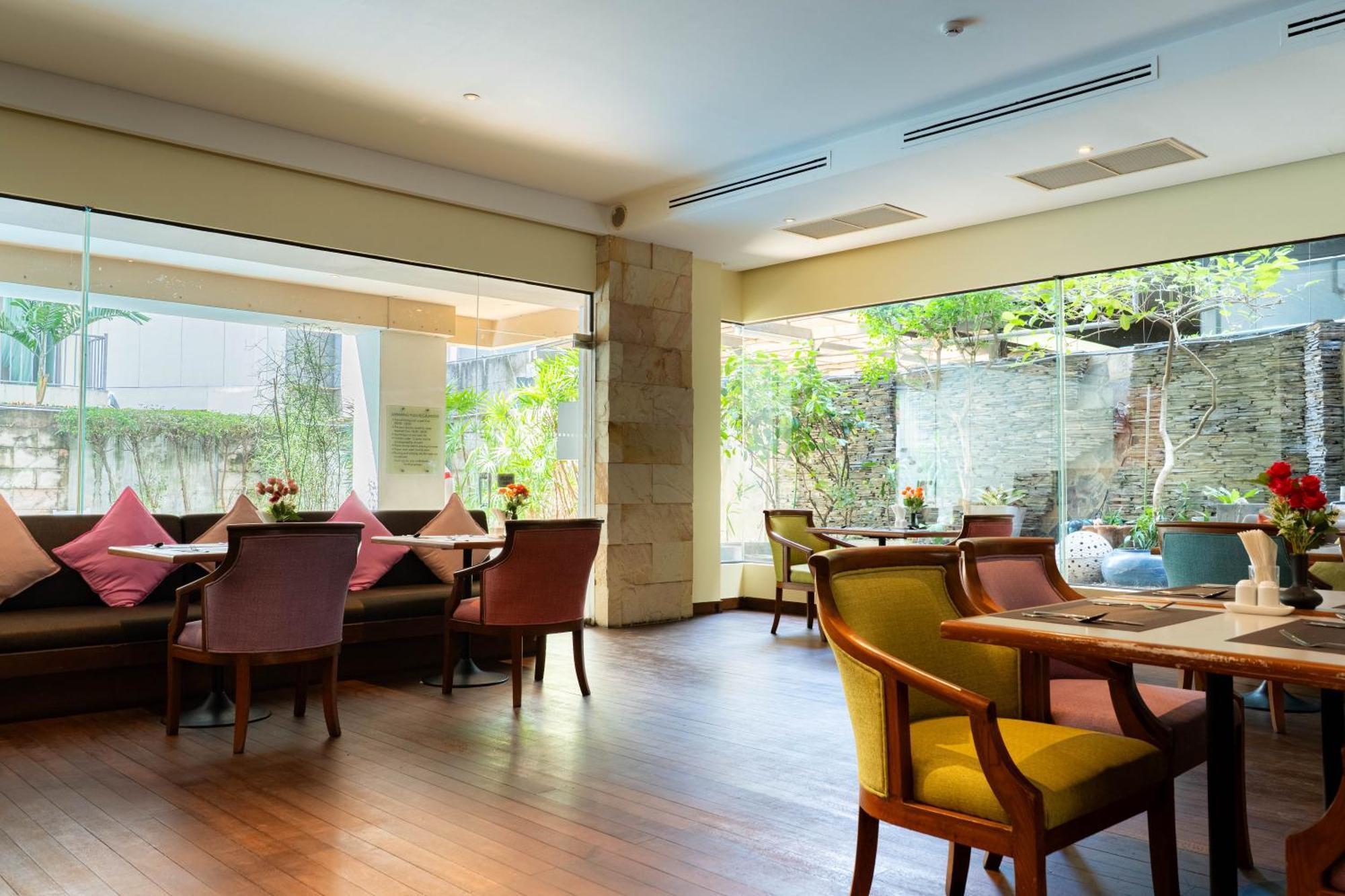 Journeyhub Sukhumvit 26, - Formerly St