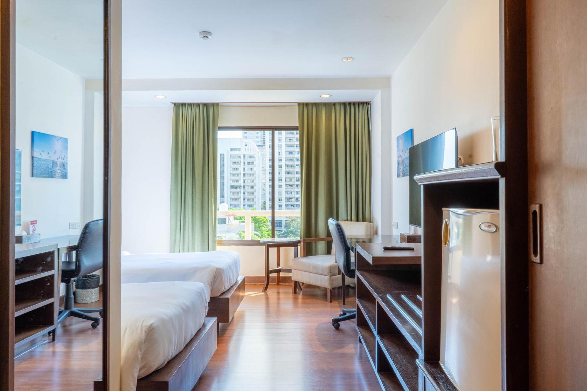 Journeyhub Sukhumvit 26, - Formerly St