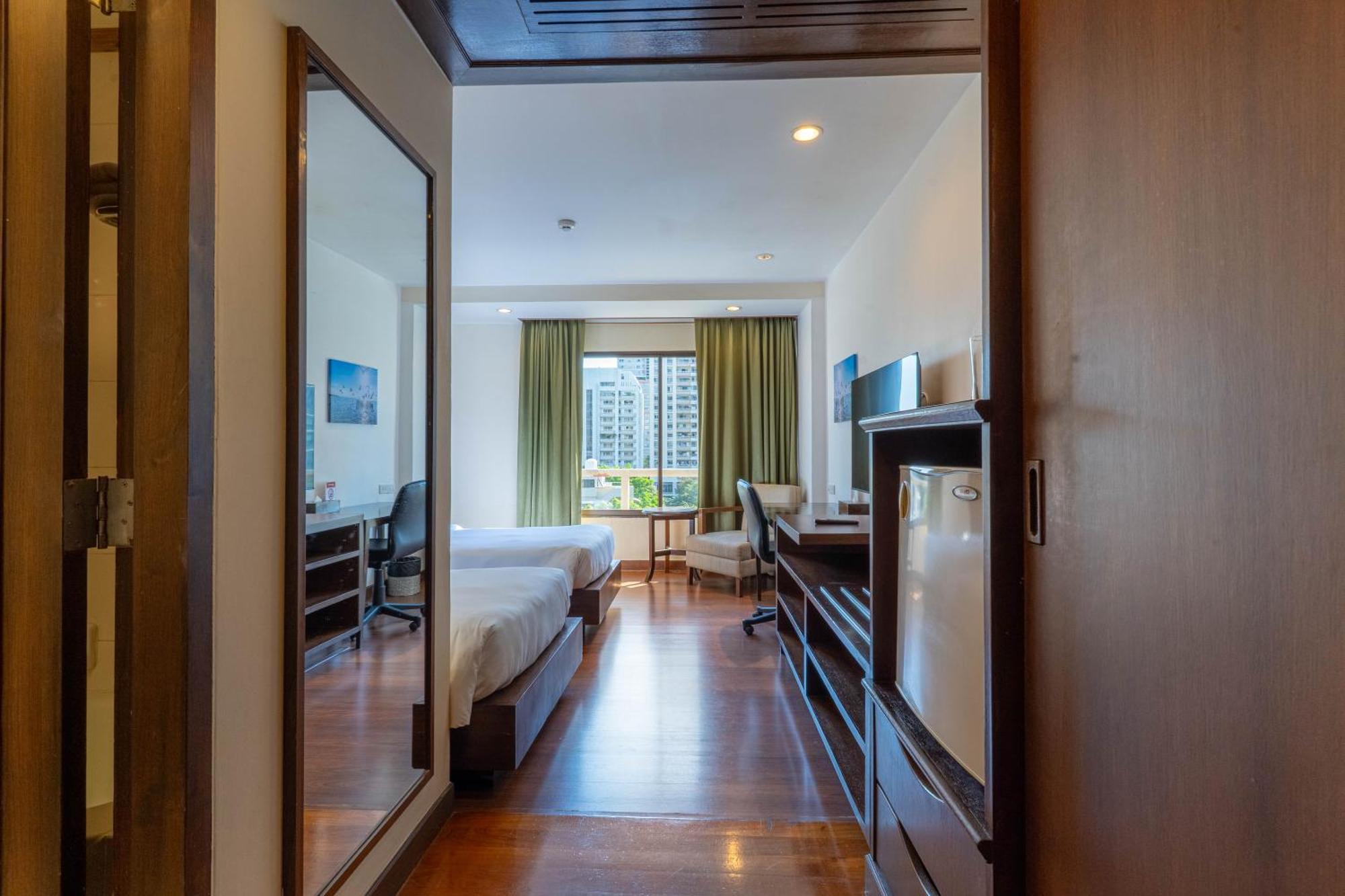 Journeyhub Sukhumvit 26, - Formerly St