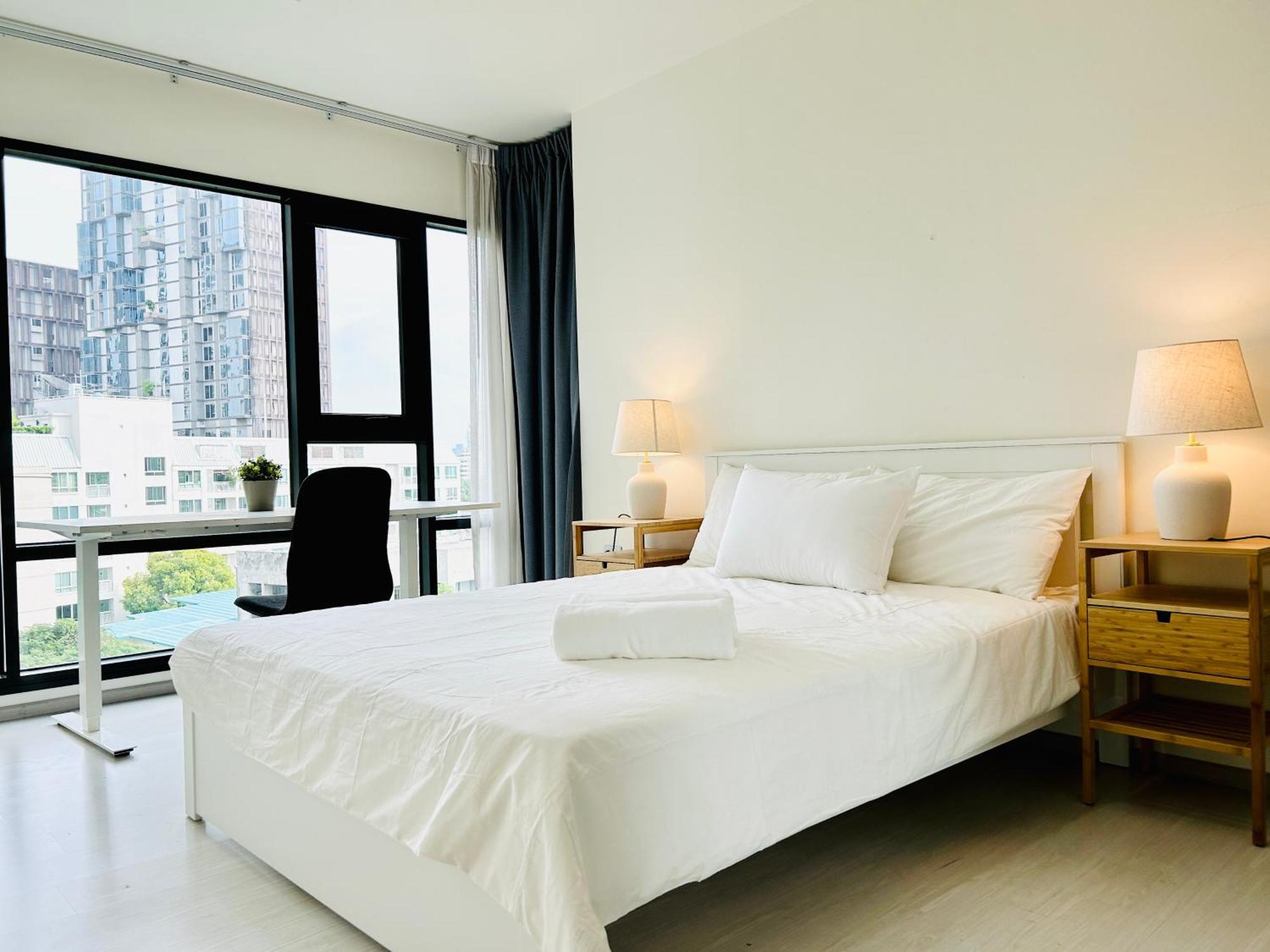 Rhythm Sukhumvit 36 Two Bedrooms *