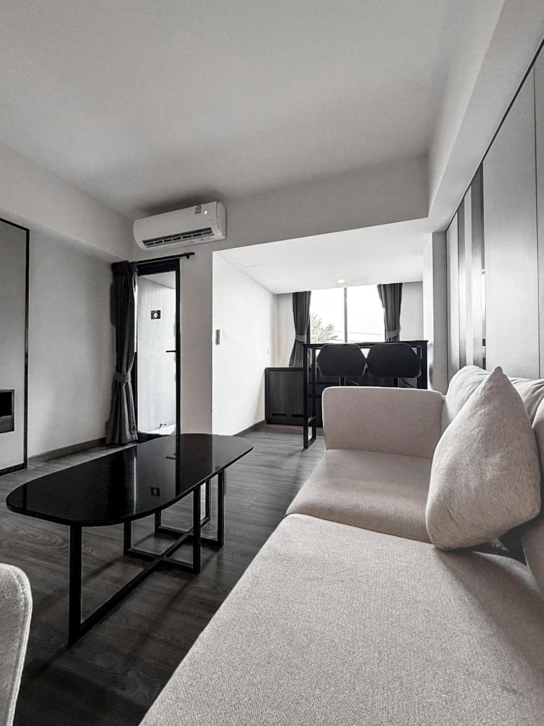 12 The At Don Mueang Airport Hotel
