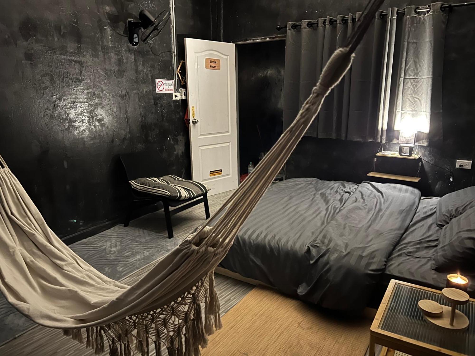 Strays Hostel Bangkok