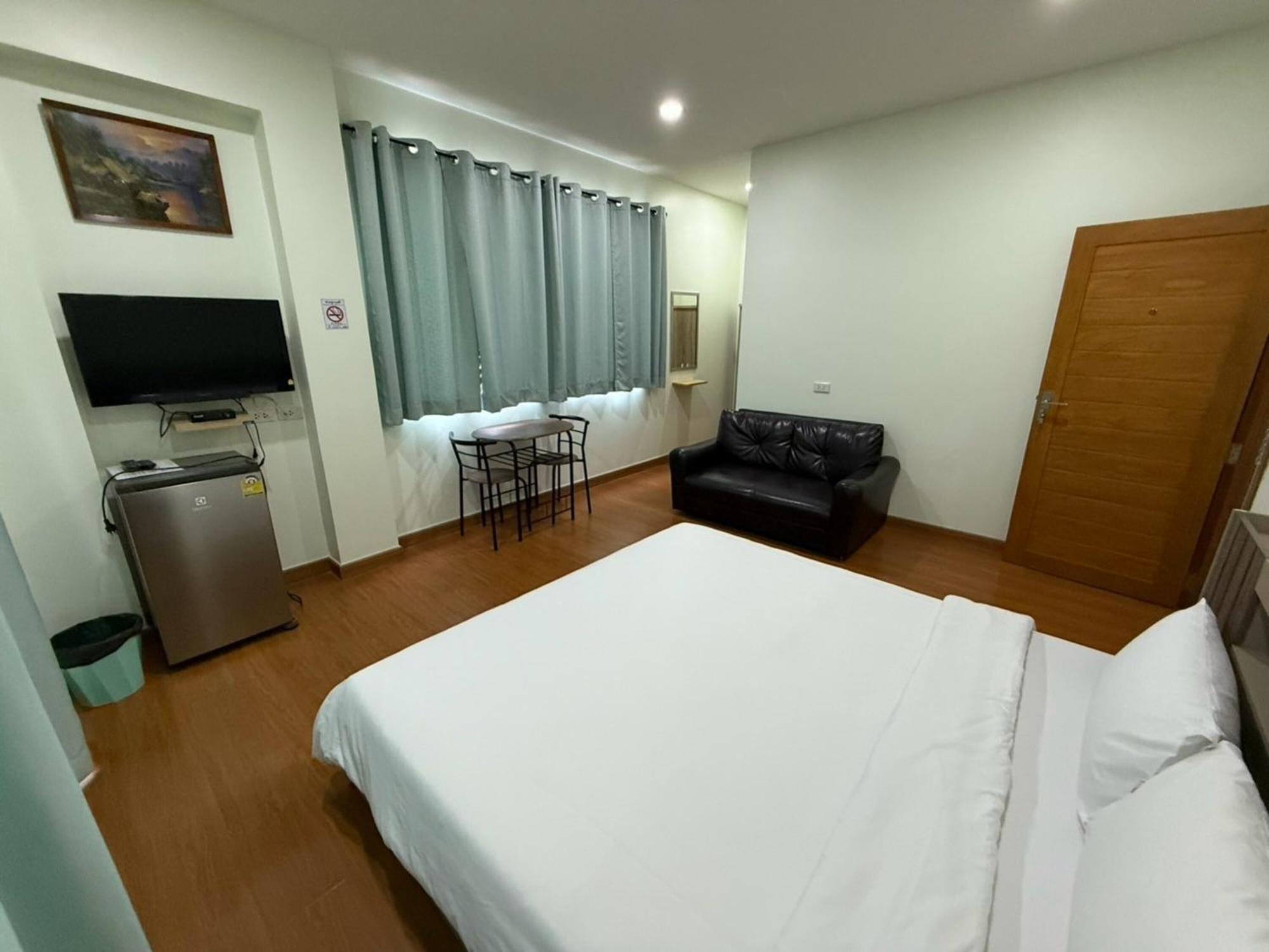 The Burapa Hotel 2*
