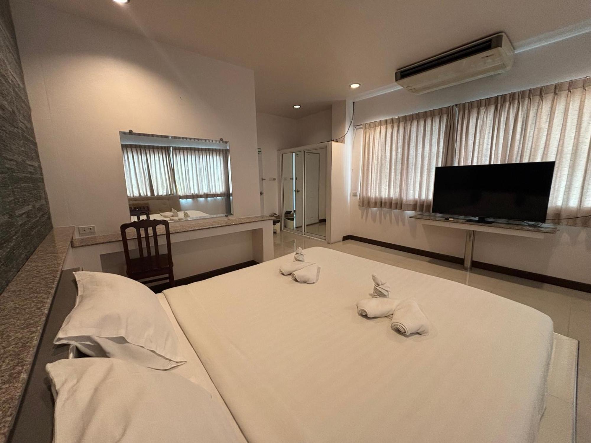Ree- Riverside,rama 3