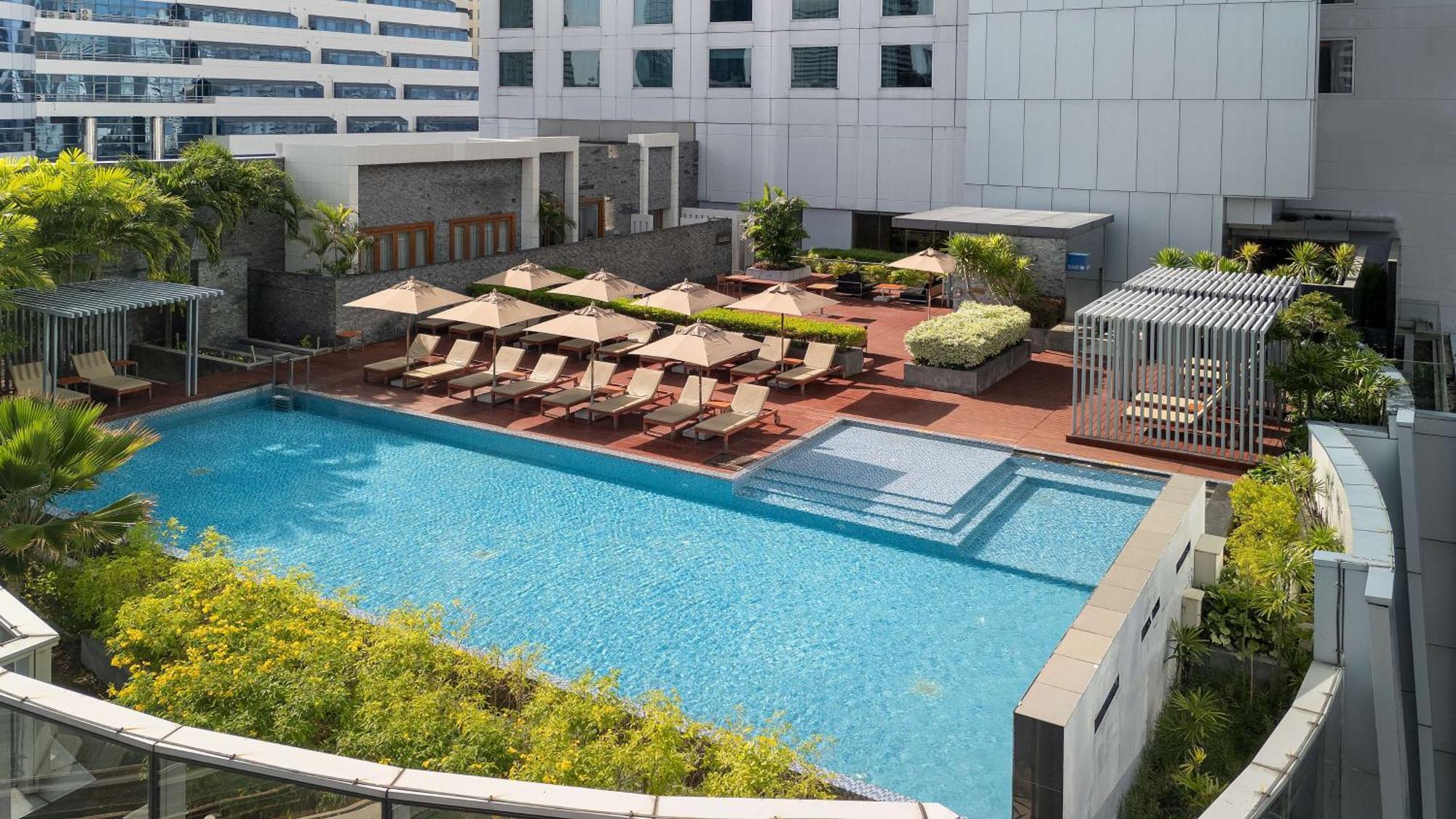 Radisson Blu Plaza Hotel 5*