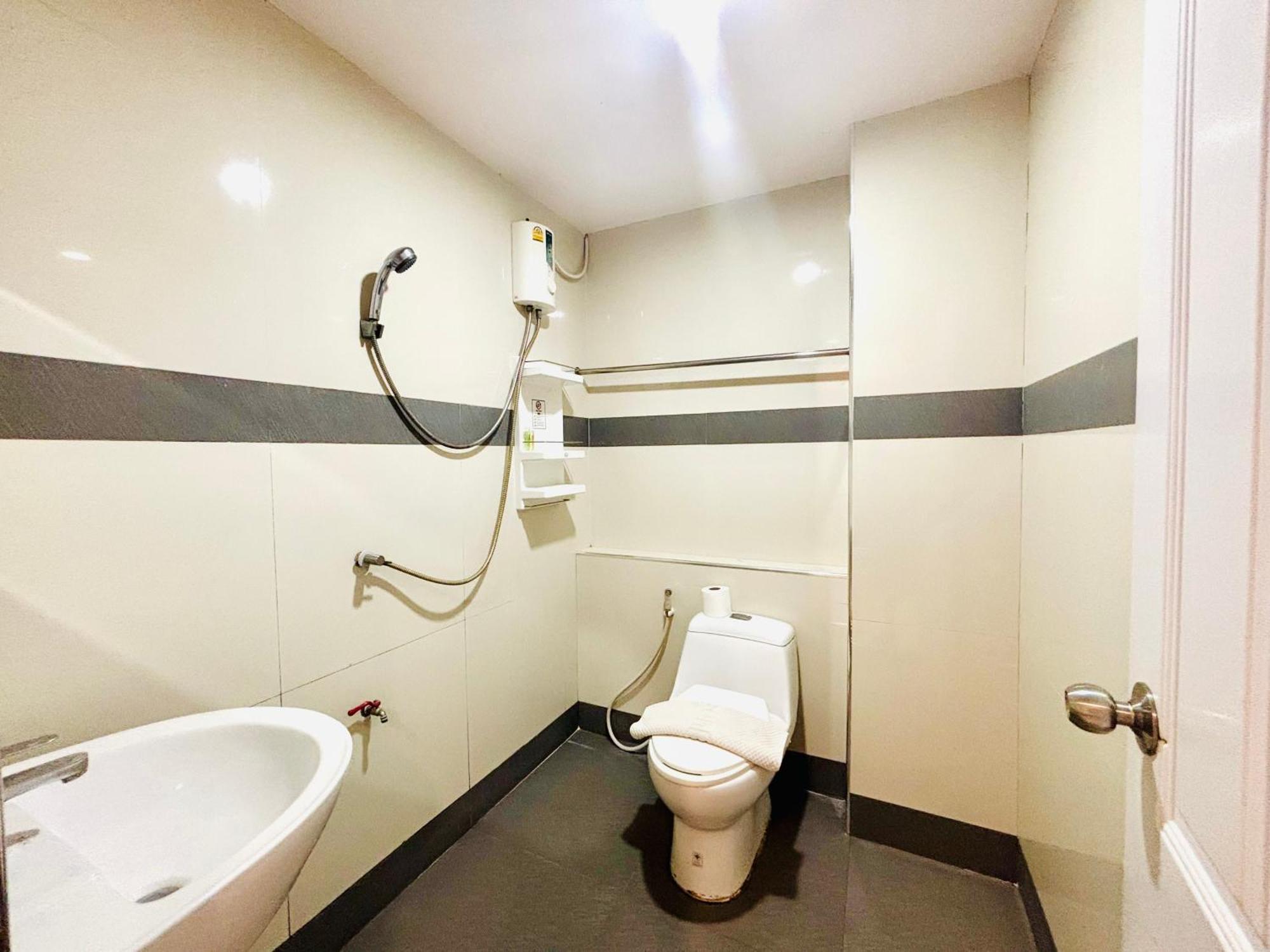 Ree- Riverside,rama 3 Hotel 2*