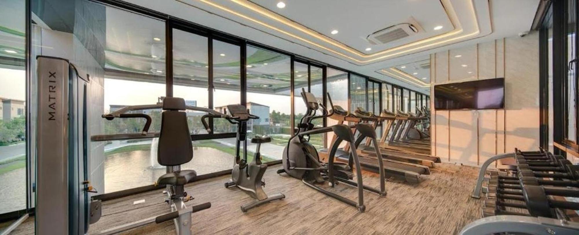 Stylish2bd Pool&gym Near Airport Vakantiehuis *