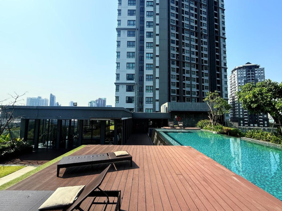 Prime Sukhumvit 77 With Pool & Gym Apartment Bangkok