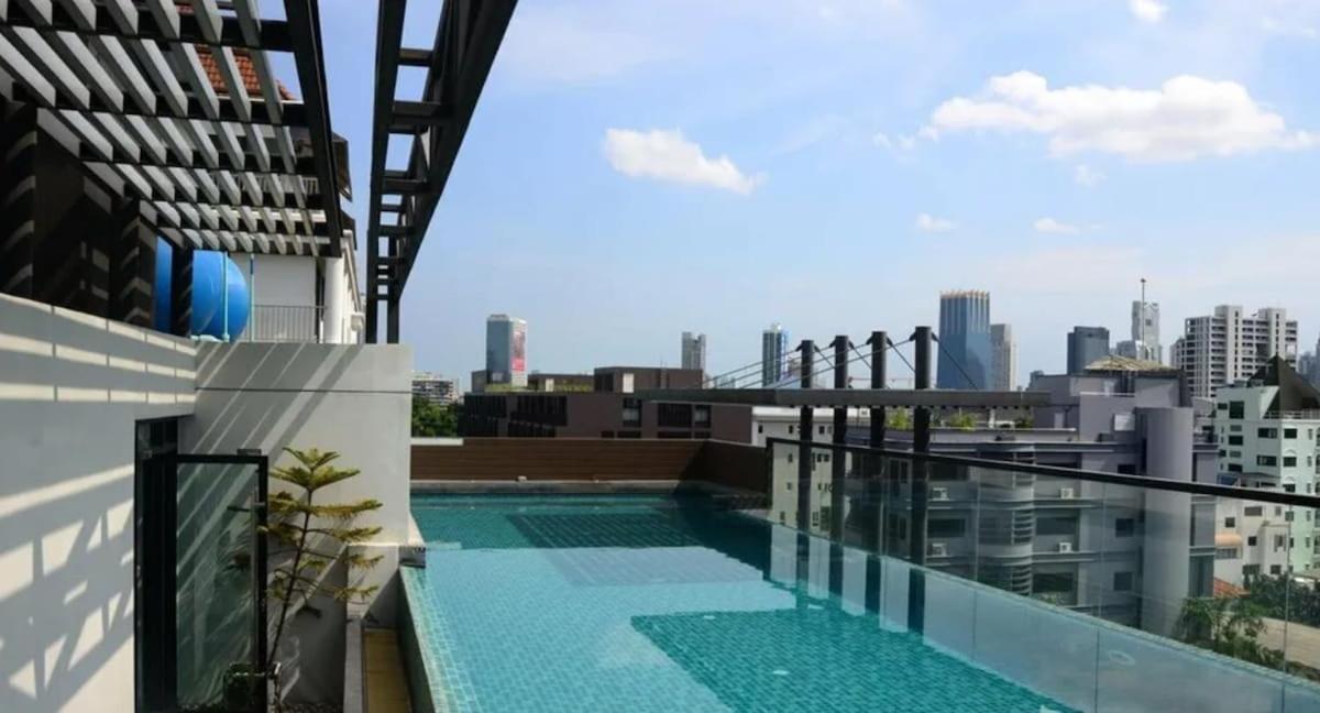 Luxe Low-rise With High-speed Wifi Apartment