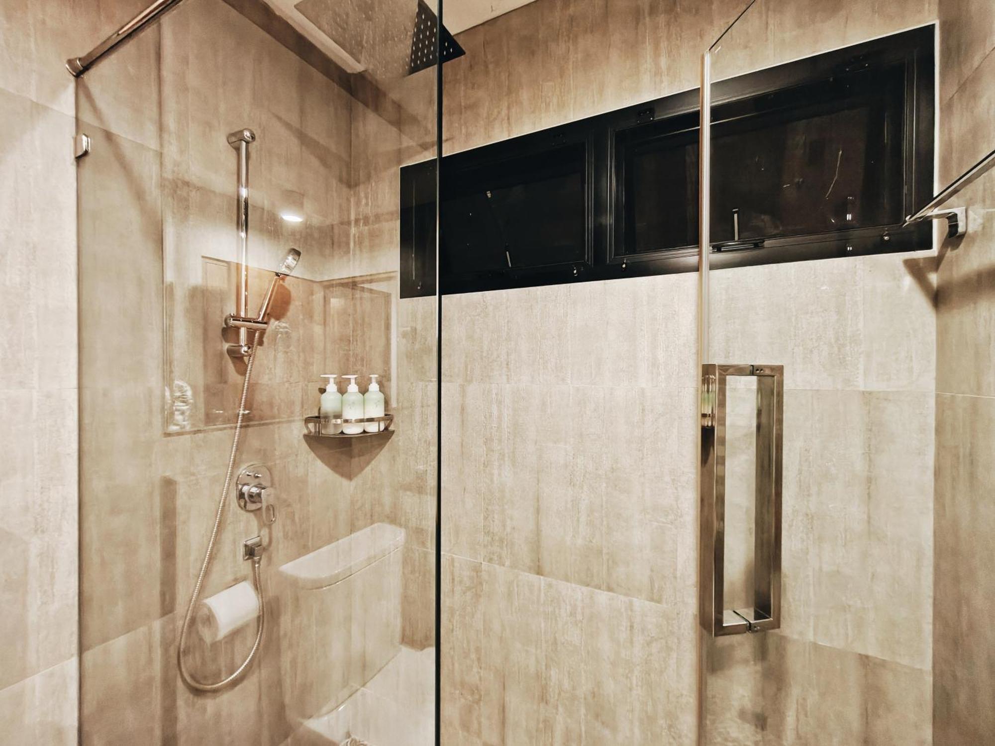 Villa 4br Modern Art With Free Wi-fi Netflix Vinyl Bangkok