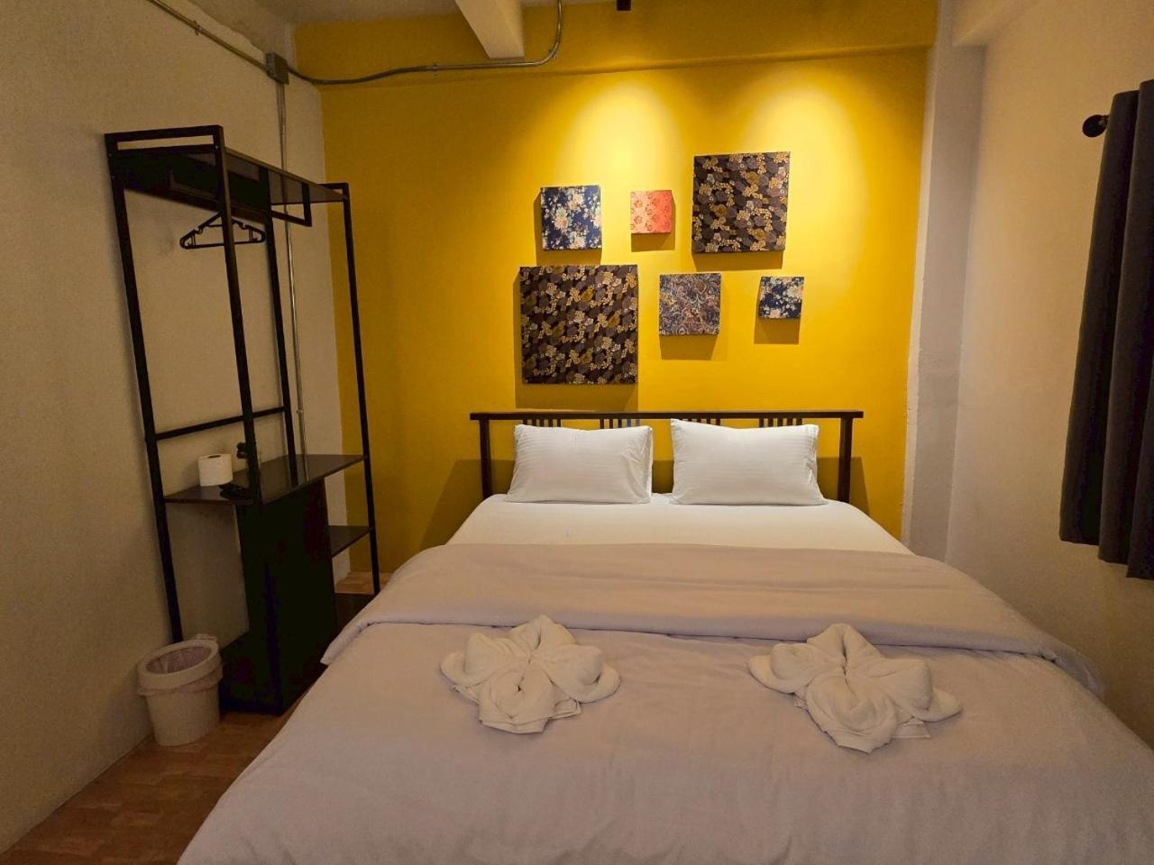 Lhong Krung Hostel *
