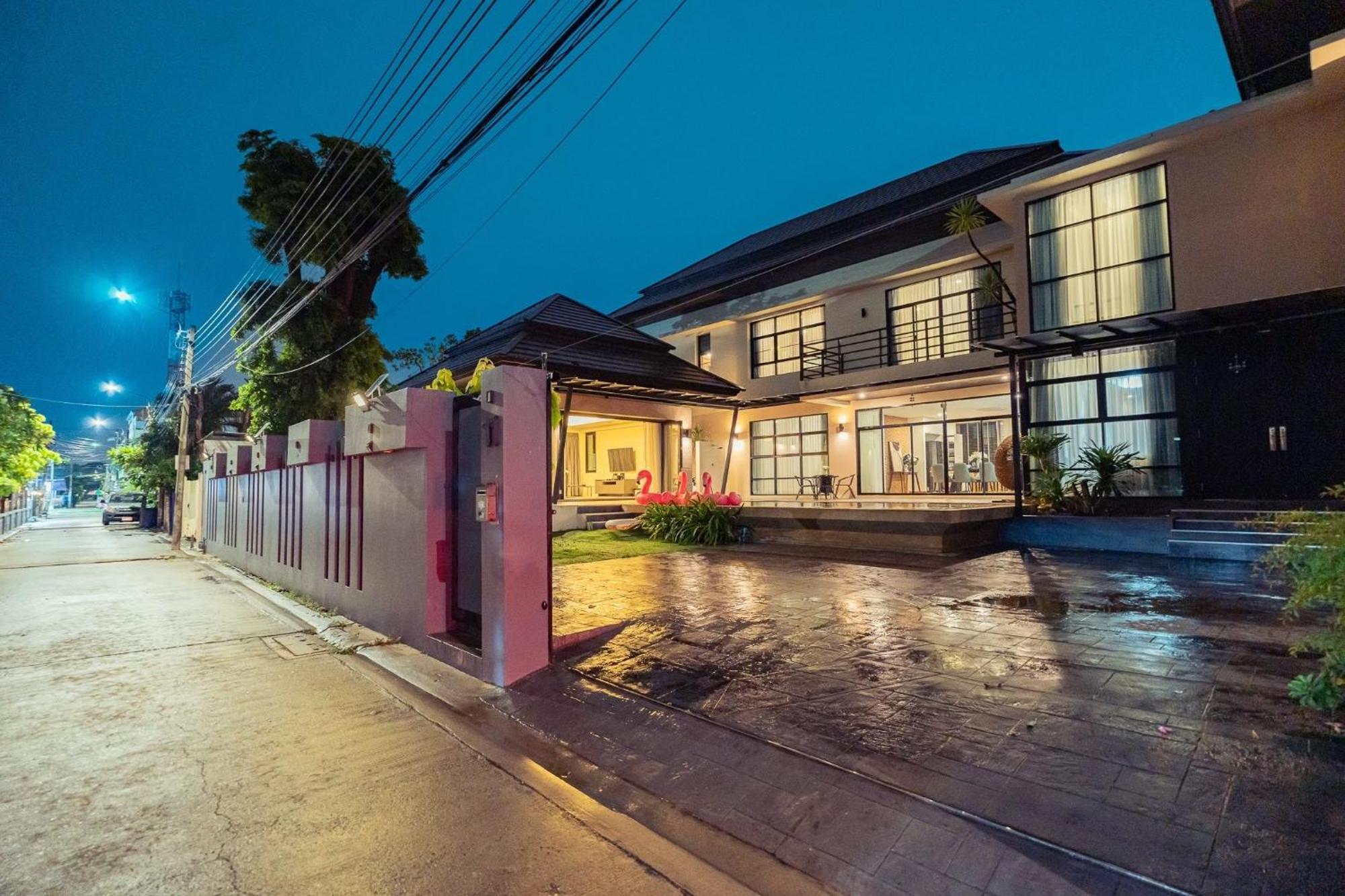 Luxury Pool 77 Vila