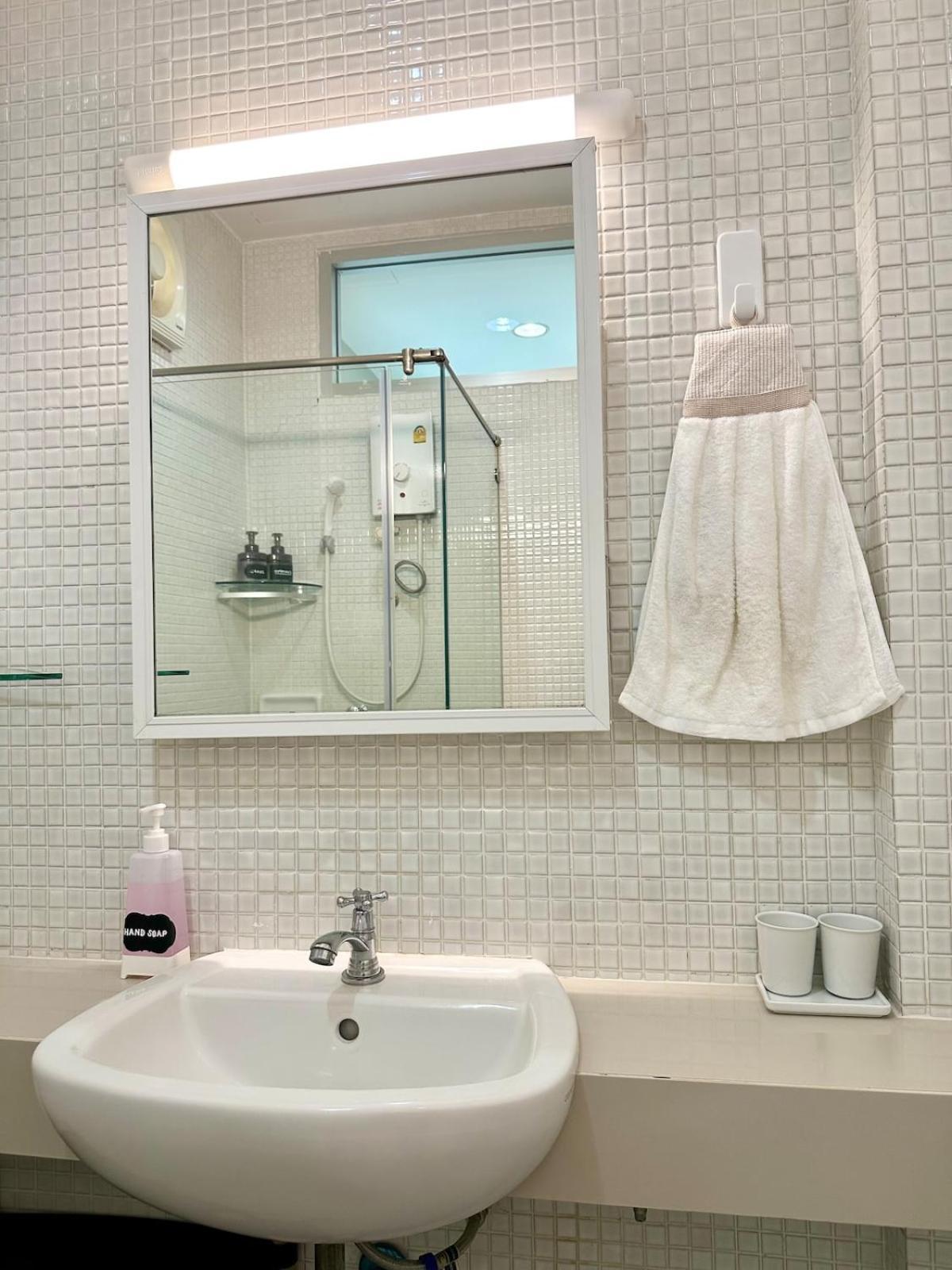 2 Mins To Srt I Urban Hideaway Near Park Apartment