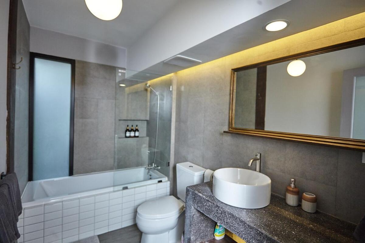 Stylish Duplex 2 Bedroom - 3 Mins Walk To Bts Nana Apartment *