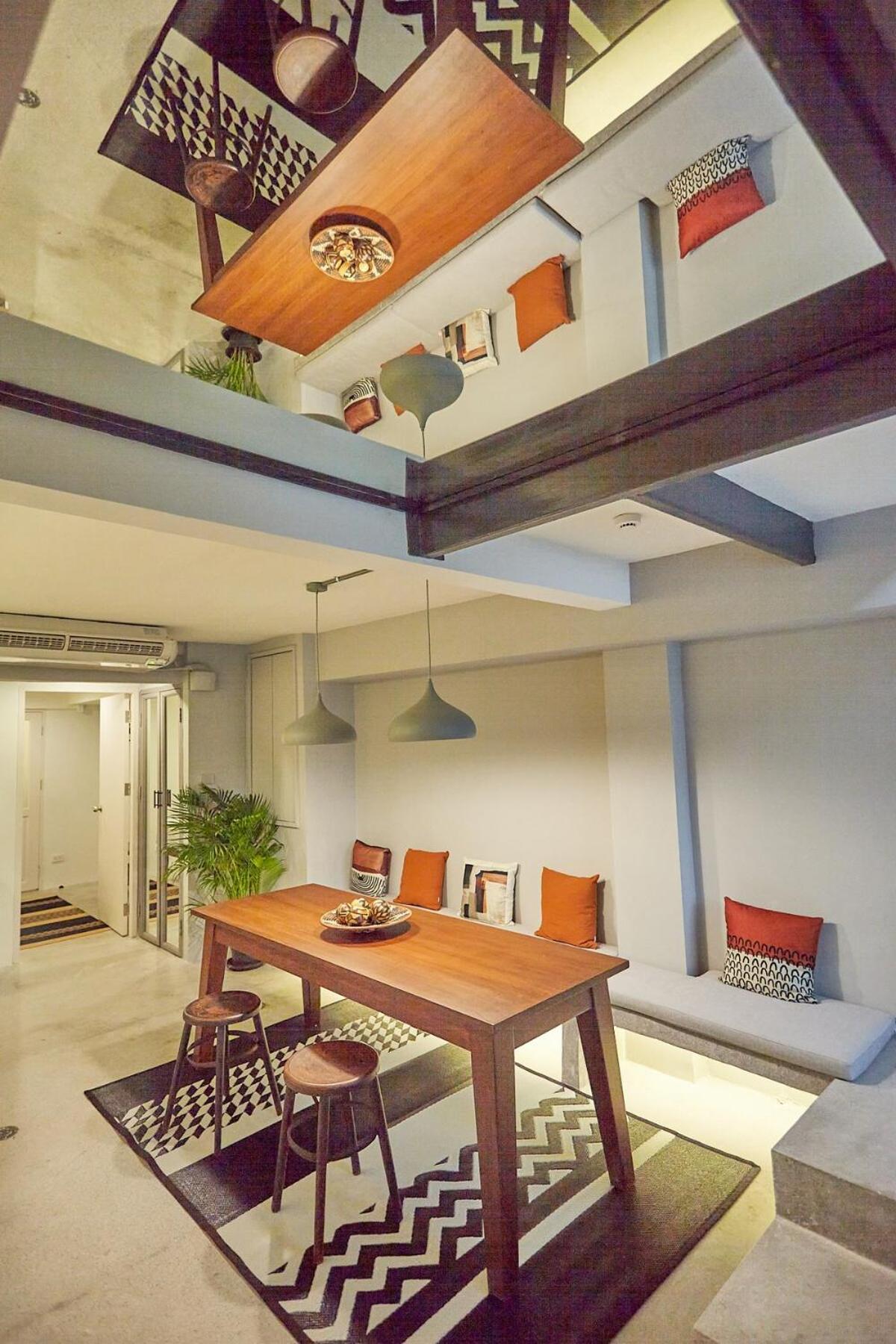 Stylish Duplex 2 Bedroom - 3 Mins Walk To Bts Nana Apartment *