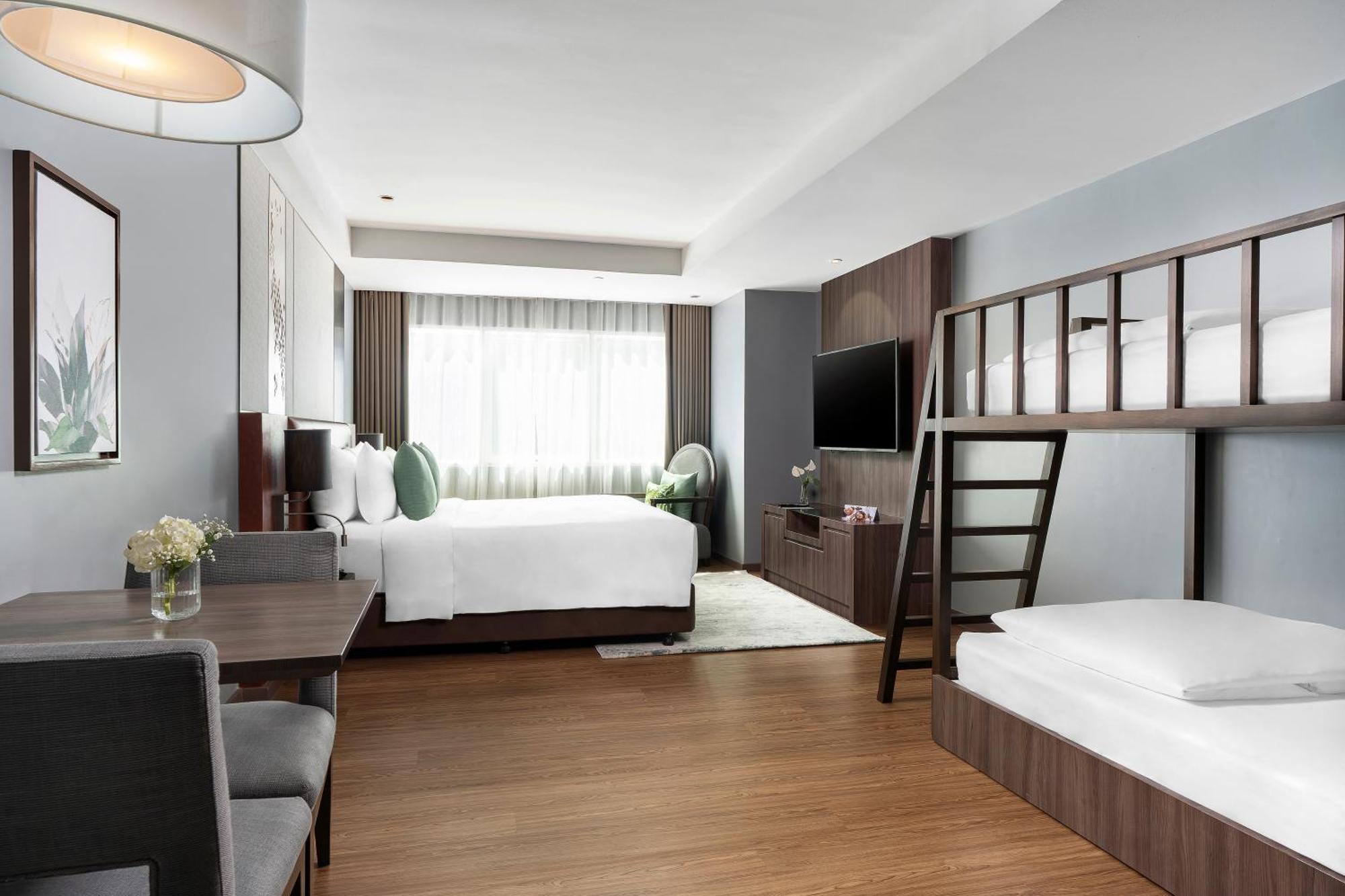 Hotel Novotel Living Sukhumvit Legacy 4*