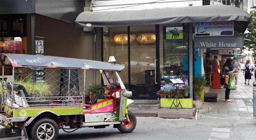White House Asoke Sukhumvit 18 Hotel
