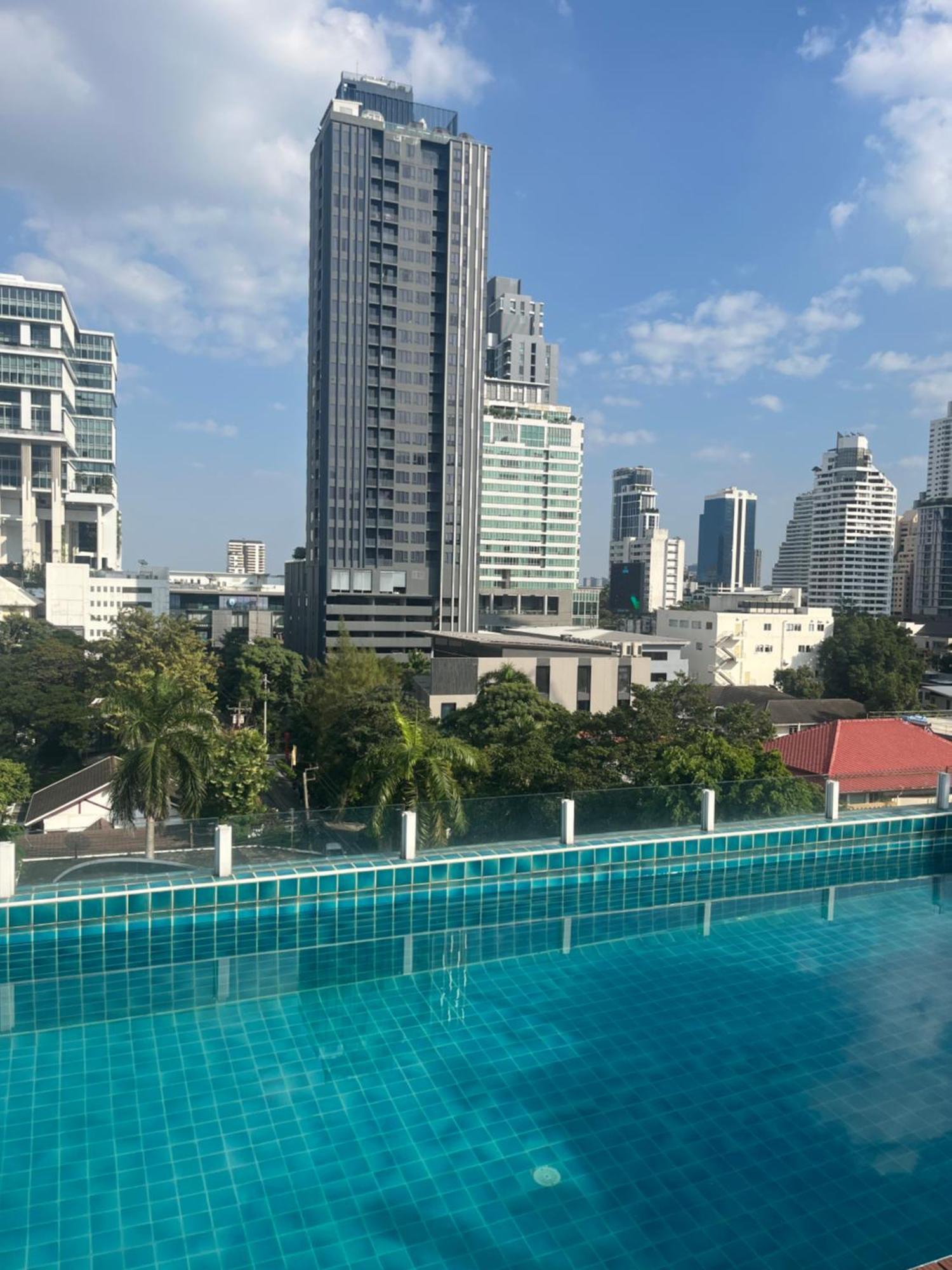 Stylish In Sukhumvit Apartment *