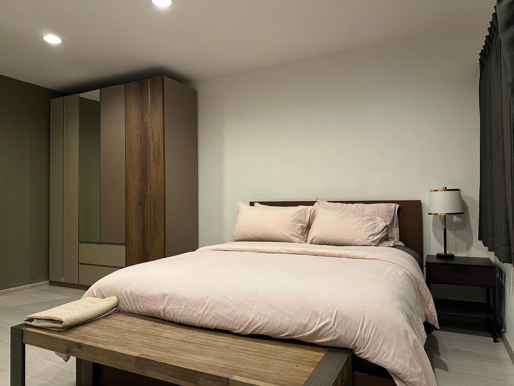 Condo, 6-min Walk To Bts, Wifi, Near Iconsiam And River Apartment