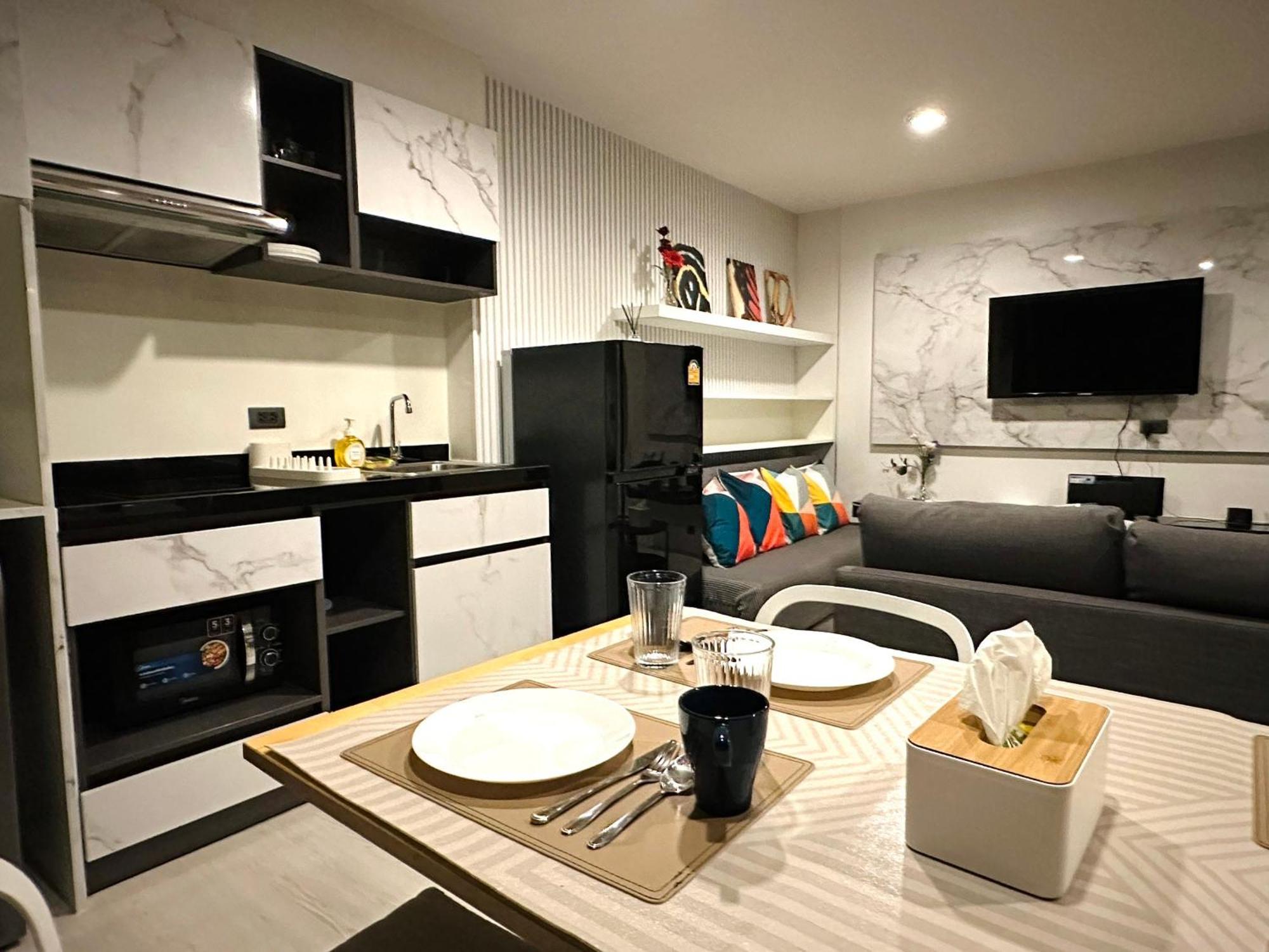Apartment Condo, 6-min Walk To Bts, Wifi, Near Iconsiam And River