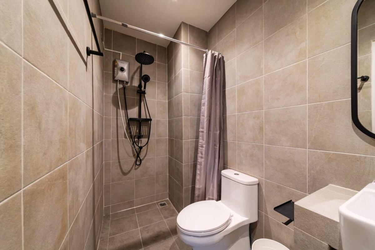 Apartment Bathtub, 2br, 2ba, 120 Sqm, 6 Pax, Near Bts 7-11 *