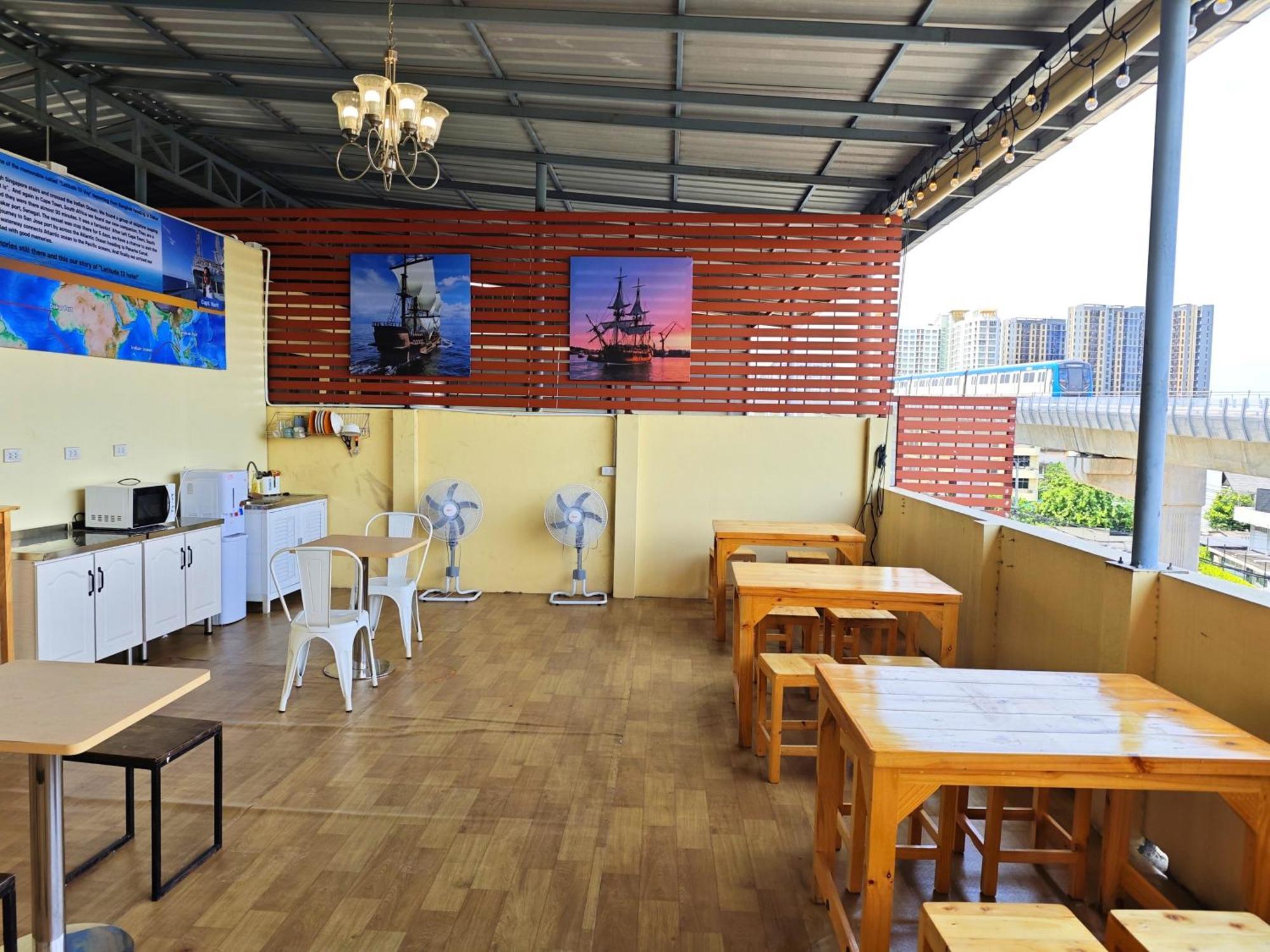Latitude 13 & Breakfast 2*