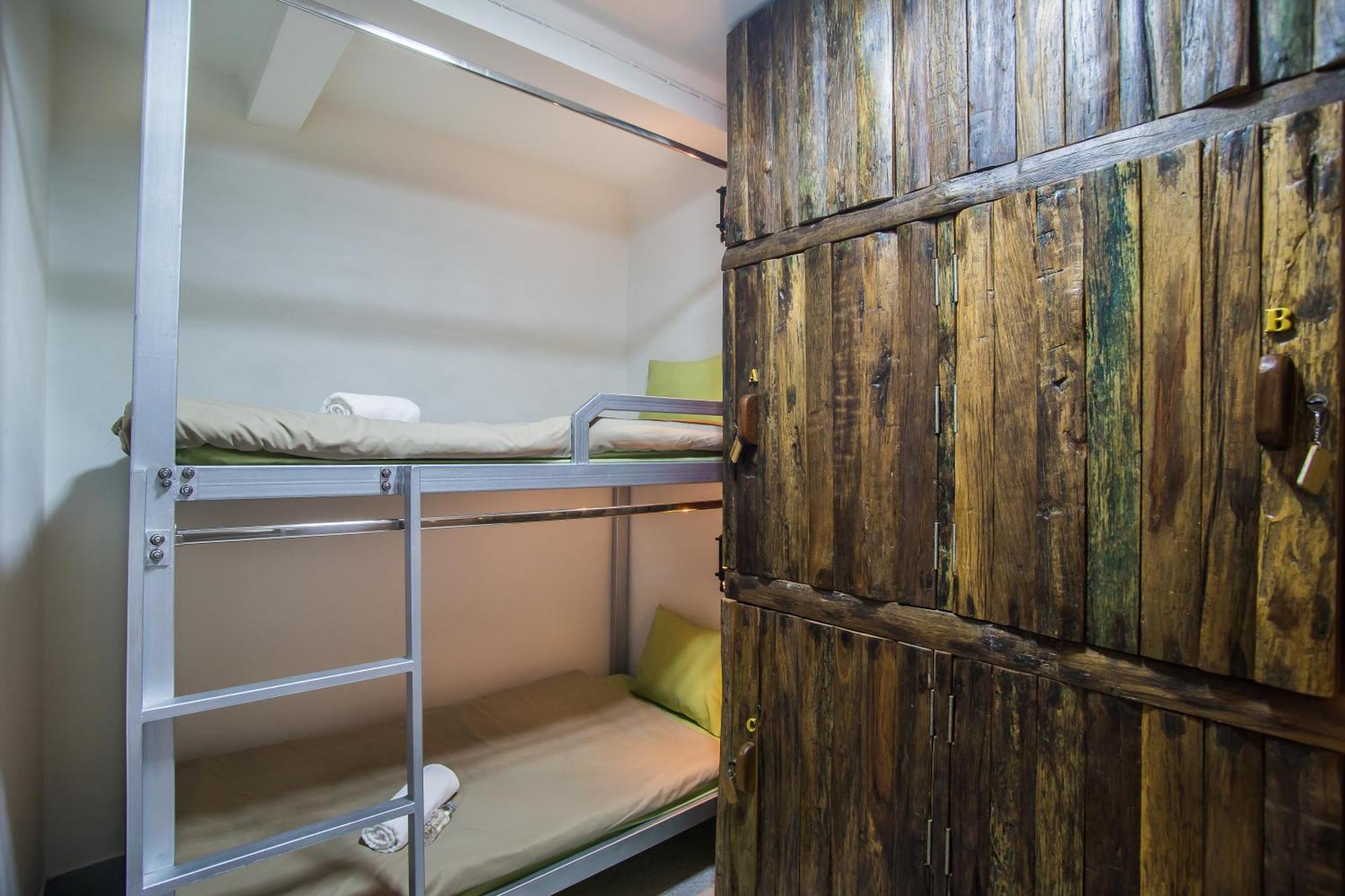 Banthat Thong Hostel *
