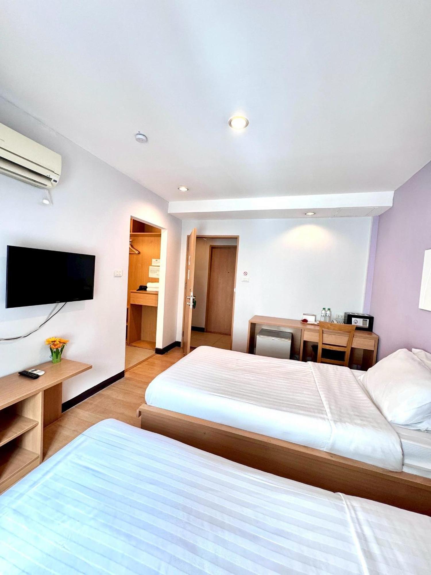 Nantra De Comfort Hotel 3*