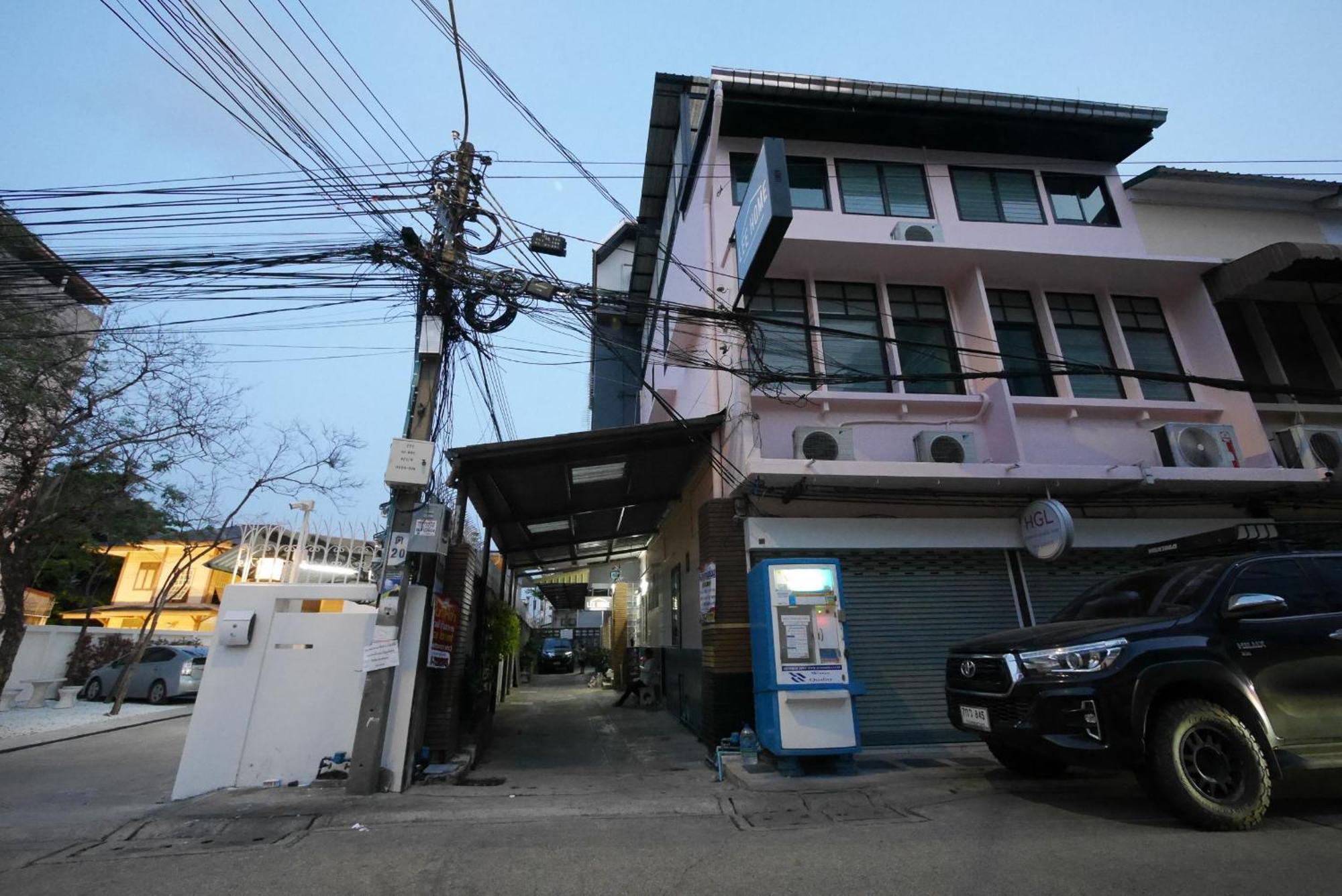 Lee * Bangkok