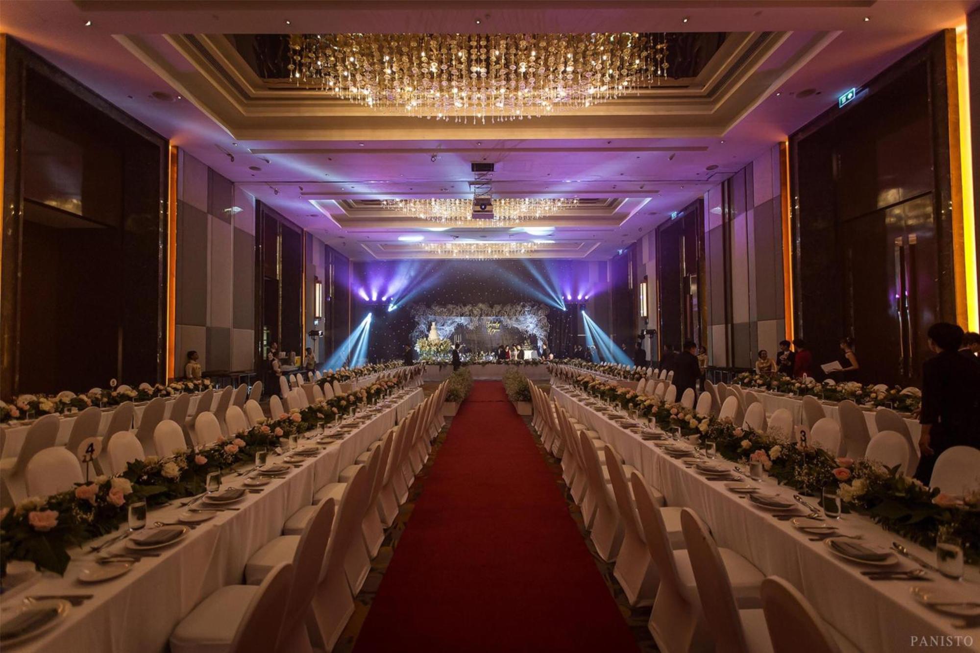 Hotel Radisson Blu Plaza 5*