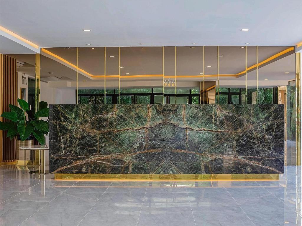 Hotel B2 Huai Khwang Premier