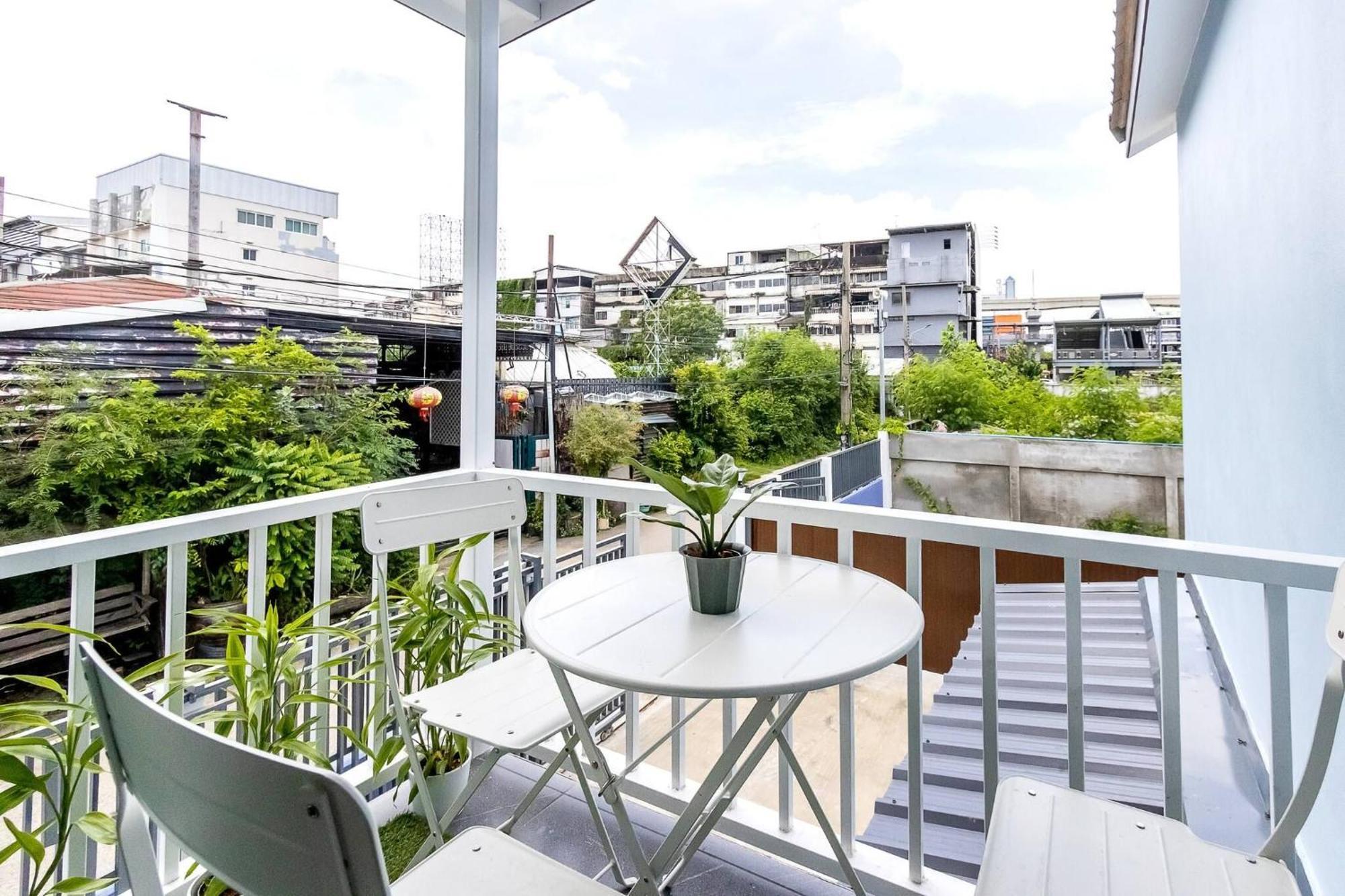 Tiny House Srinakarin At Sri Bearing Station Bangkok
