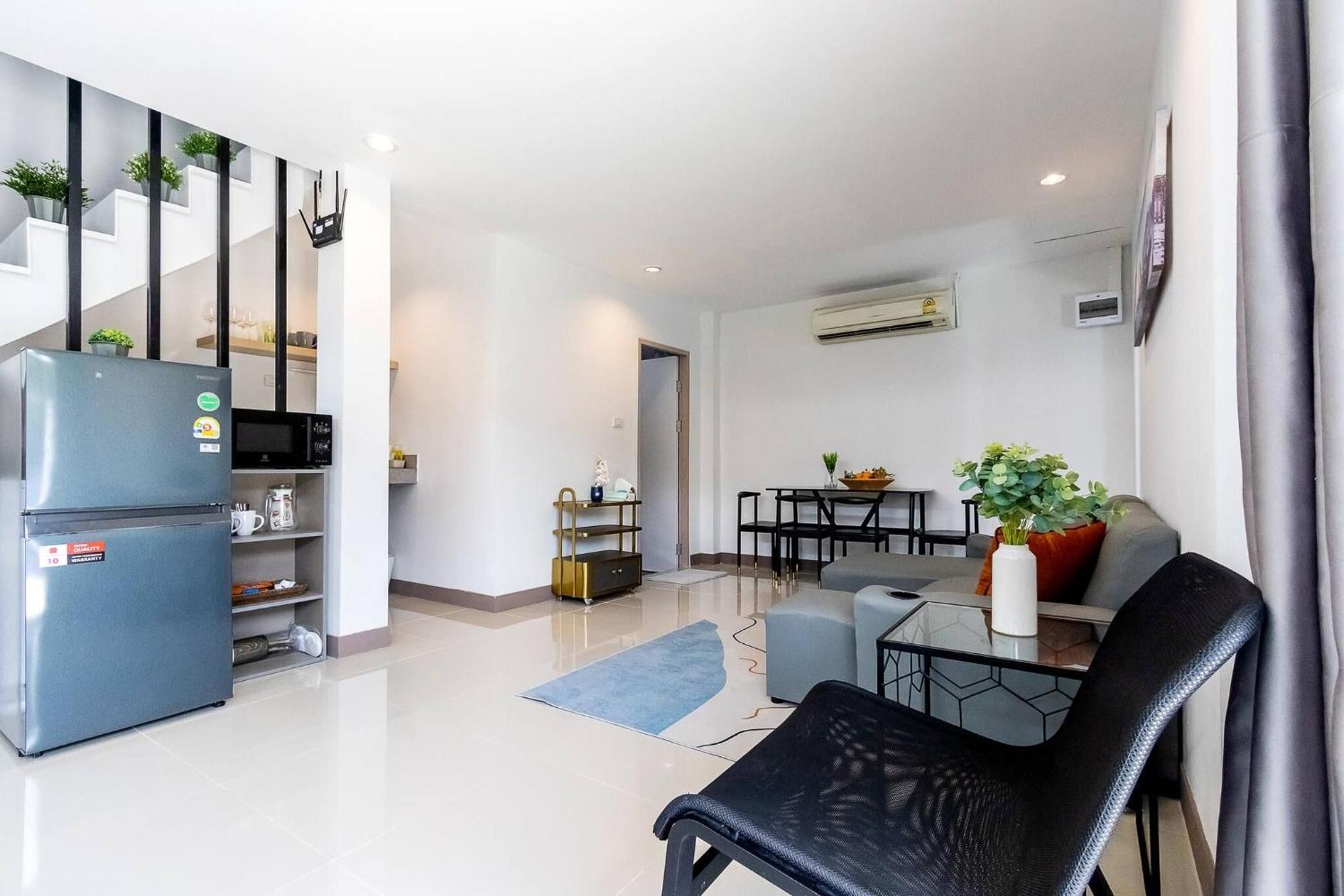 Tiny House Srinakarin At Sri Bearing Station Bangkok