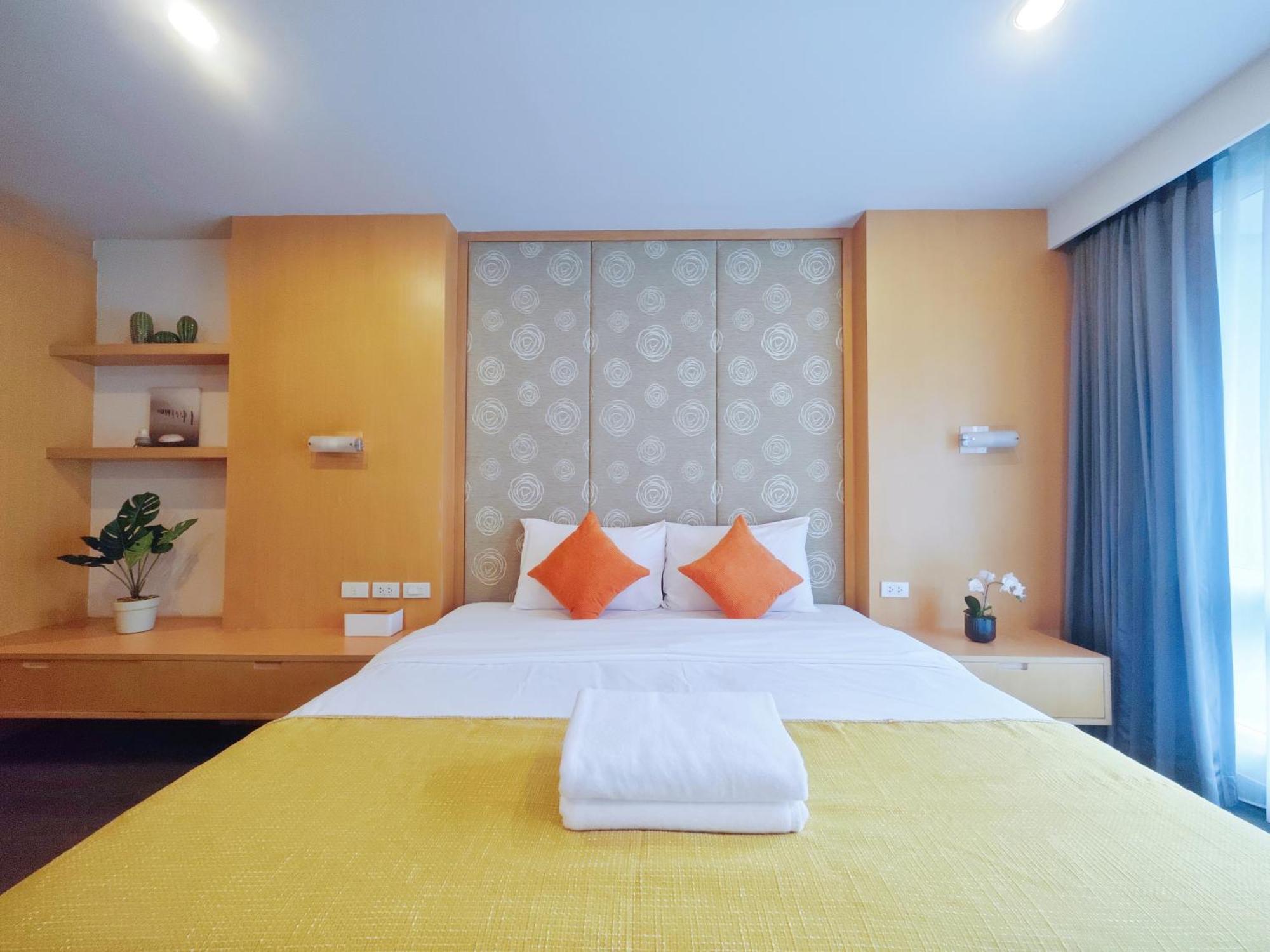 Aparthotel One 3*